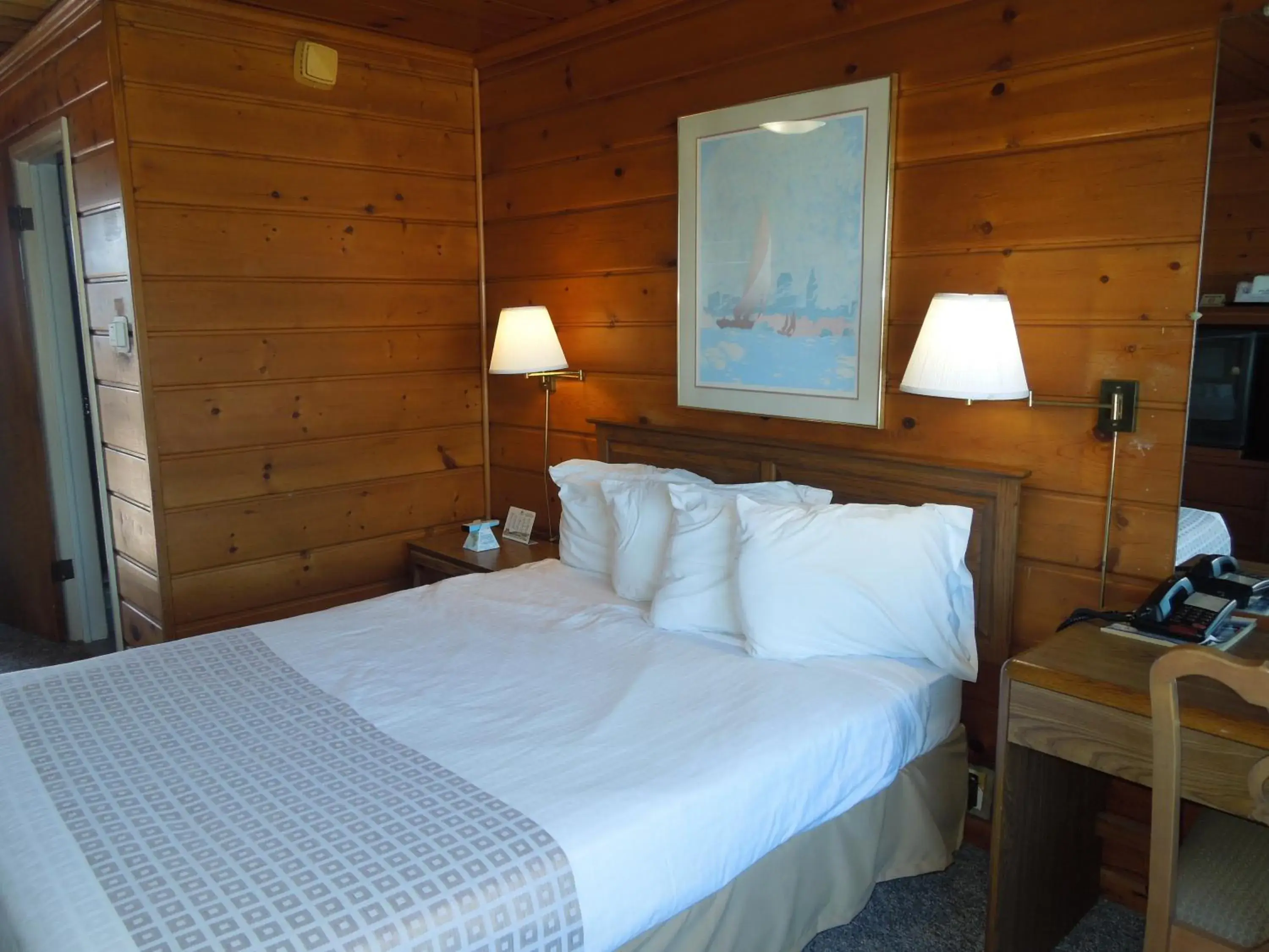 Photo of the whole room in Arlington Inn Photo of the whole room in Arlington Inn