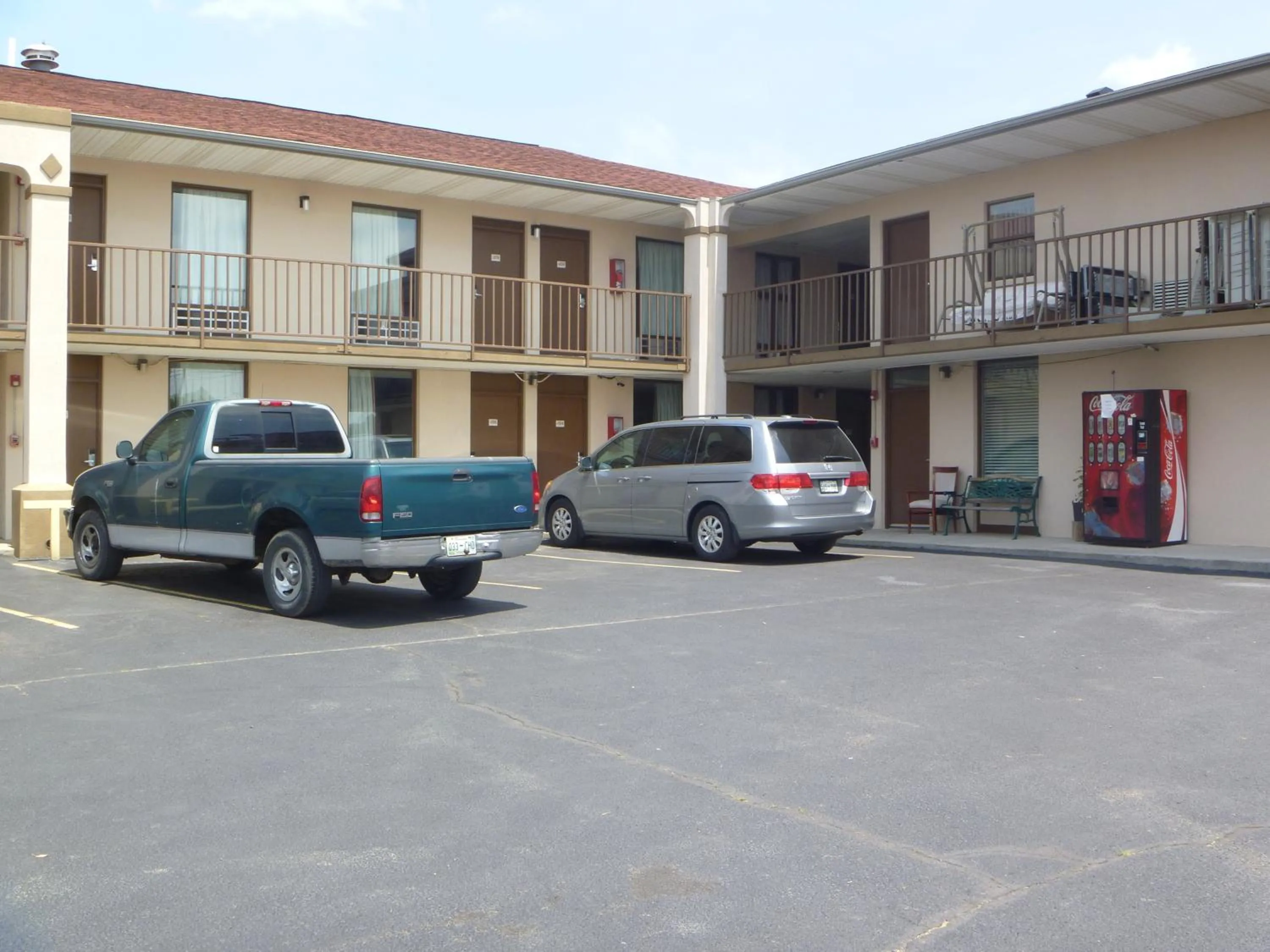 Property building in Parkway Inn
