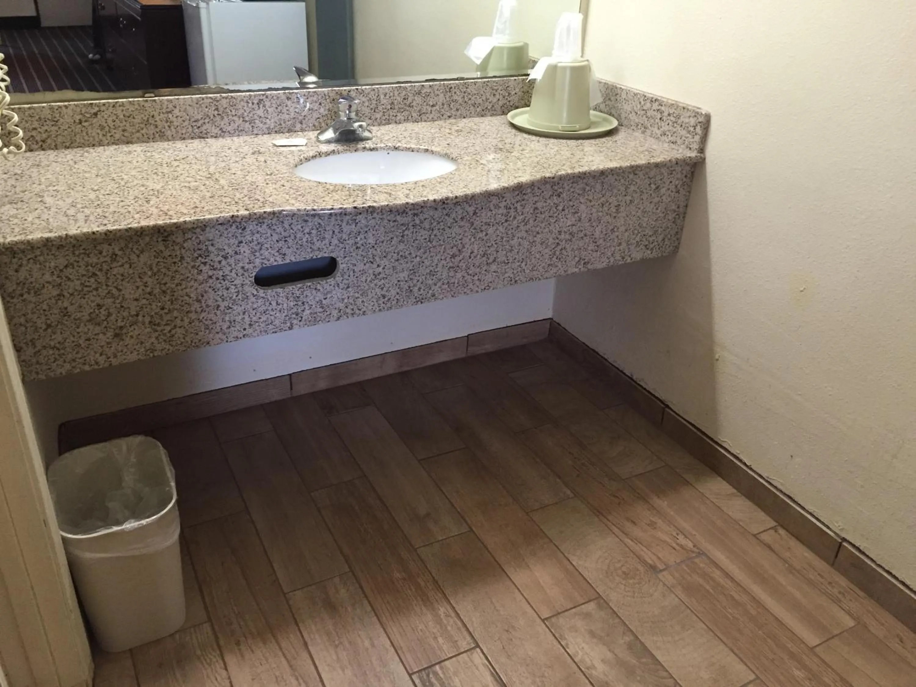 Bathroom in Parkway Inn