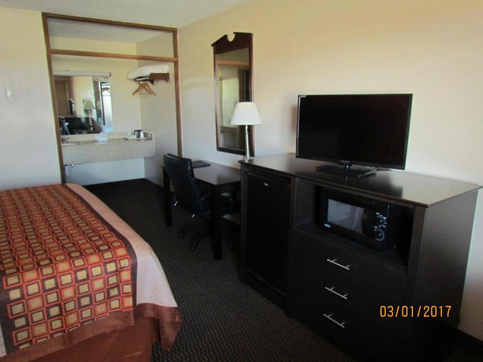 Photo of the whole room, Bed in Travelers Lodge Beatrice