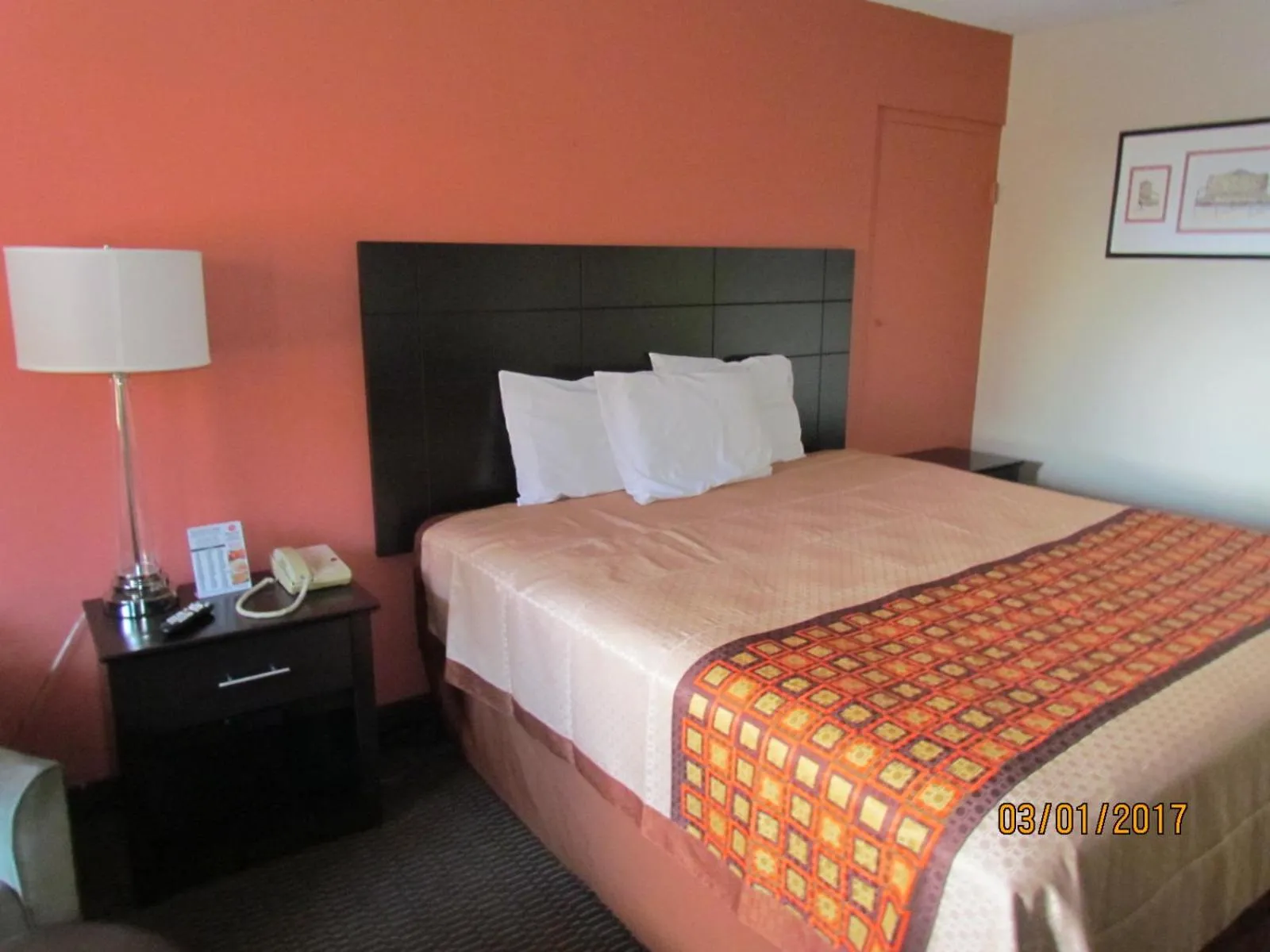 Bed in Travelers Lodge Beatrice