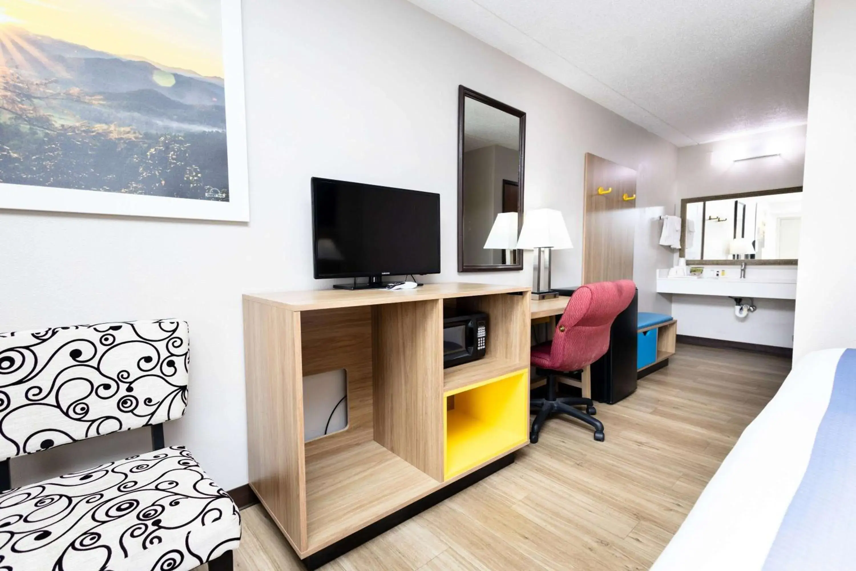 Photo of the whole room, Bed in Days Inn by Wyndham Dayton Huber Heights Northeast Photo of the whole room, Bed in Days Inn by Wyndham Dayton Huber Heights Northeast