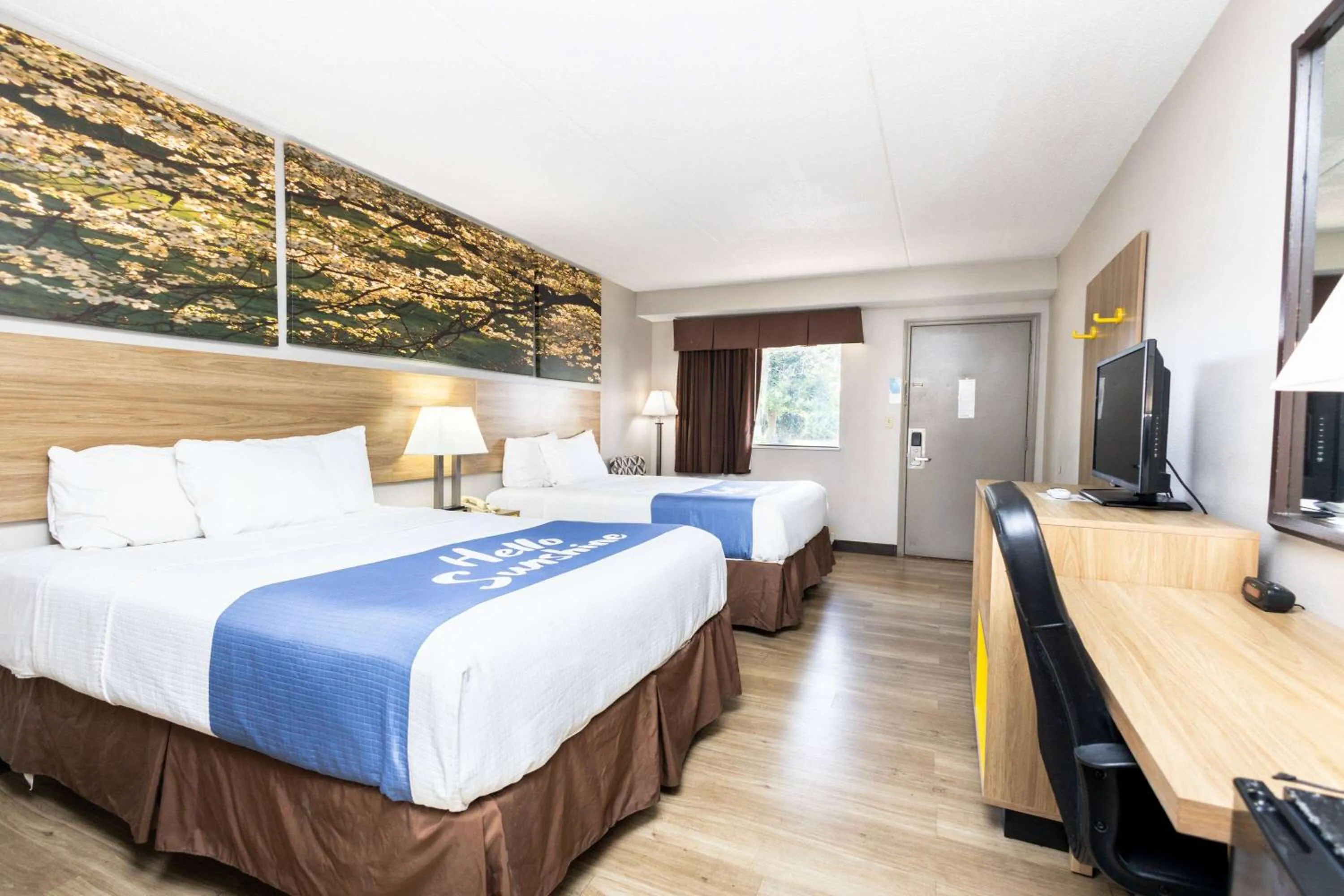 Photo of the whole room, Bed in Days Inn by Wyndham Dayton Huber Heights Northeast