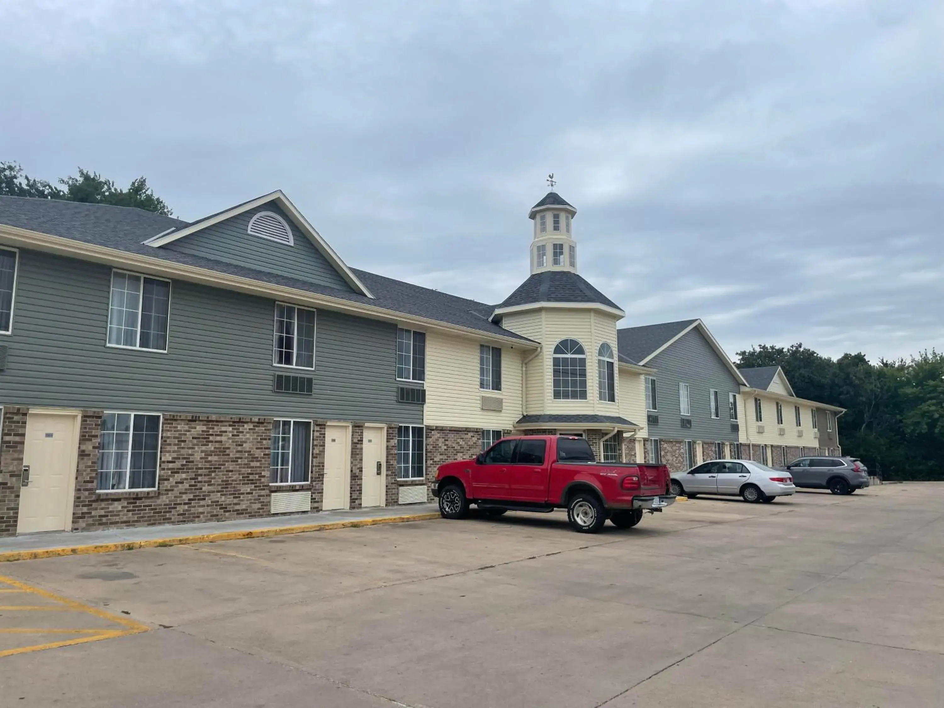 Property building in Victorian Inn Property building in Victorian Inn