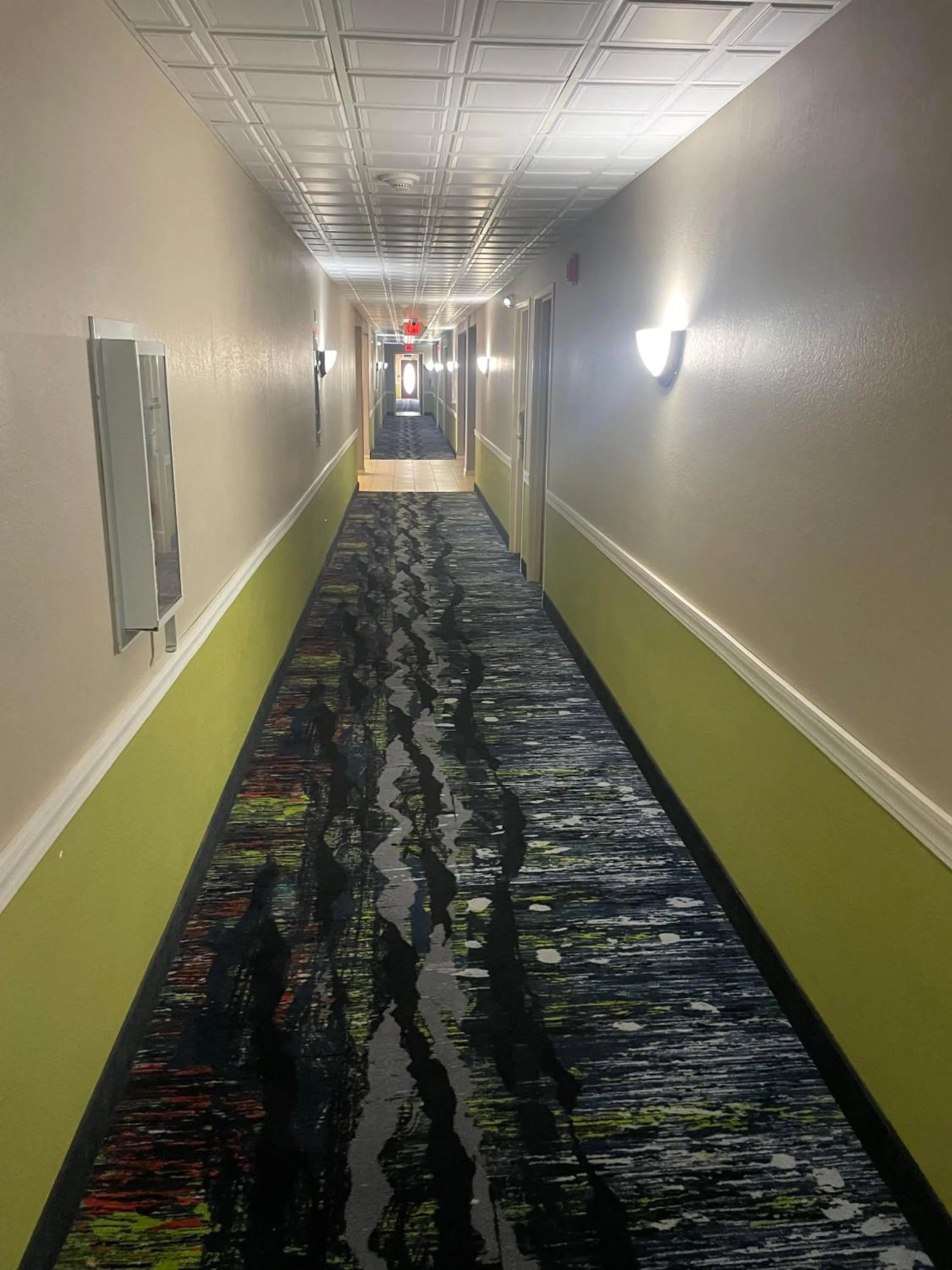 Inner courtyard view in Victorian Inn