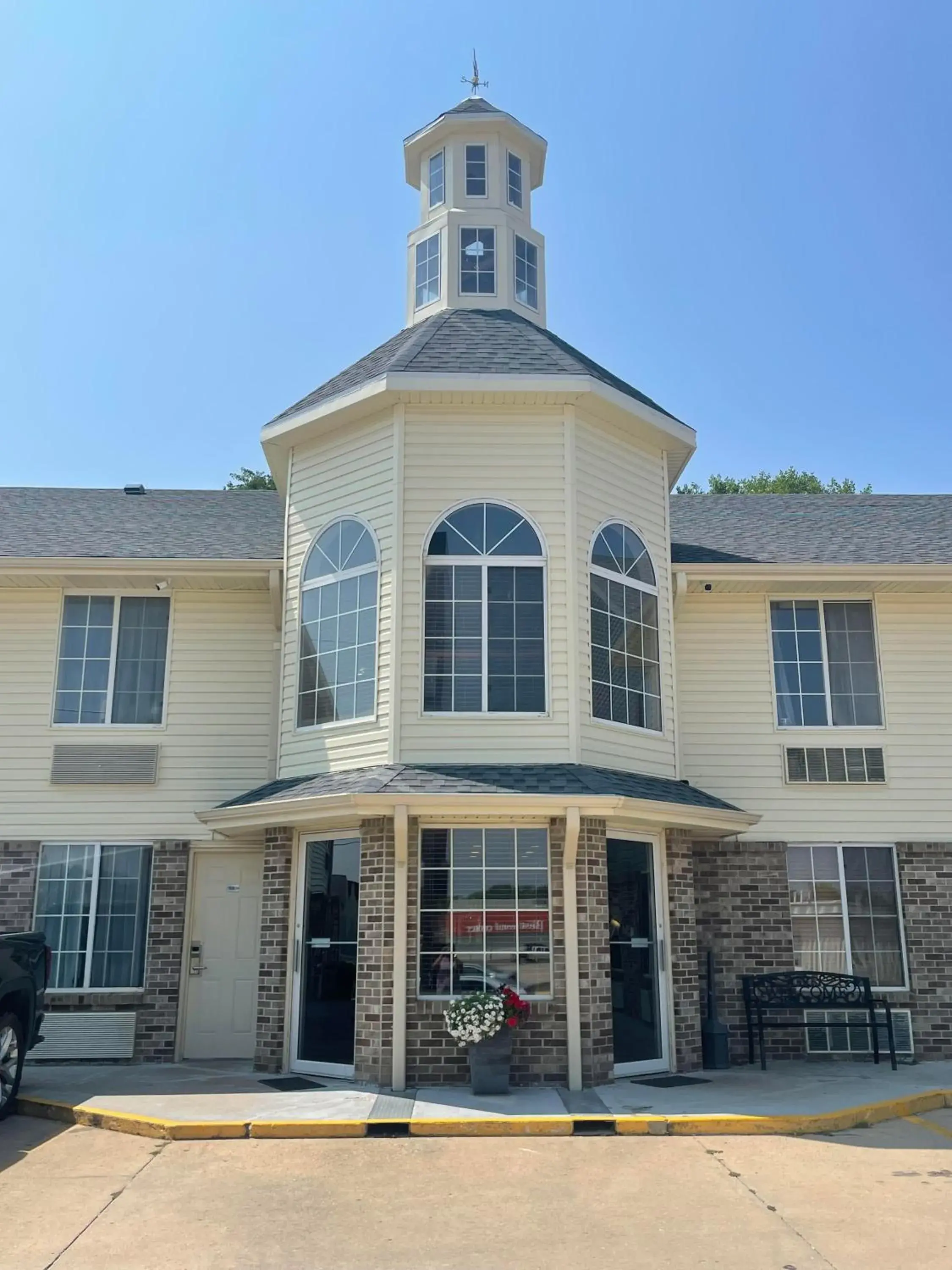 Property building in Victorian Inn Property building in Victorian Inn
