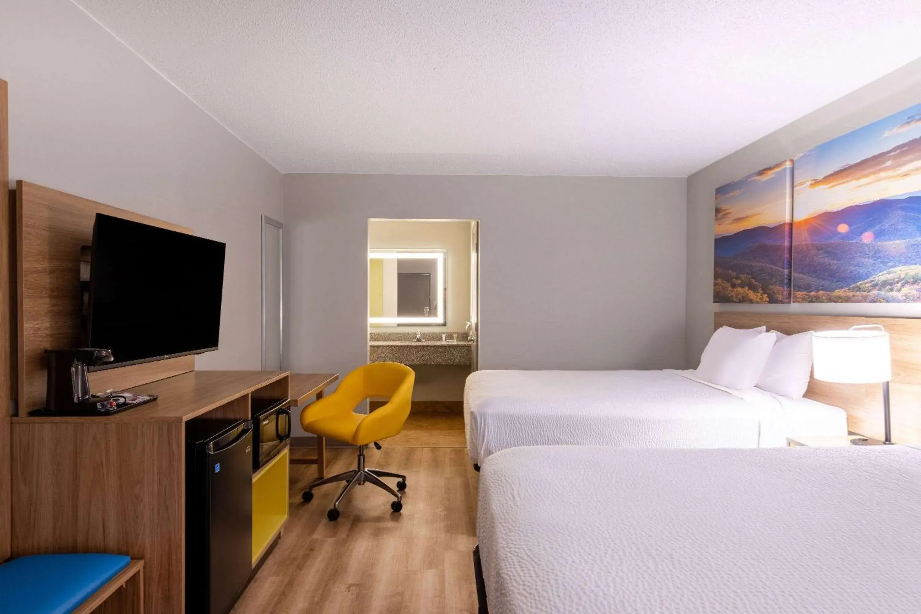 Photo of the whole room, Bed in Days Inn by Wyndham Mooresville Lake Norman Photo of the whole room, Bed in Days Inn by Wyndham Mooresville Lake Norman