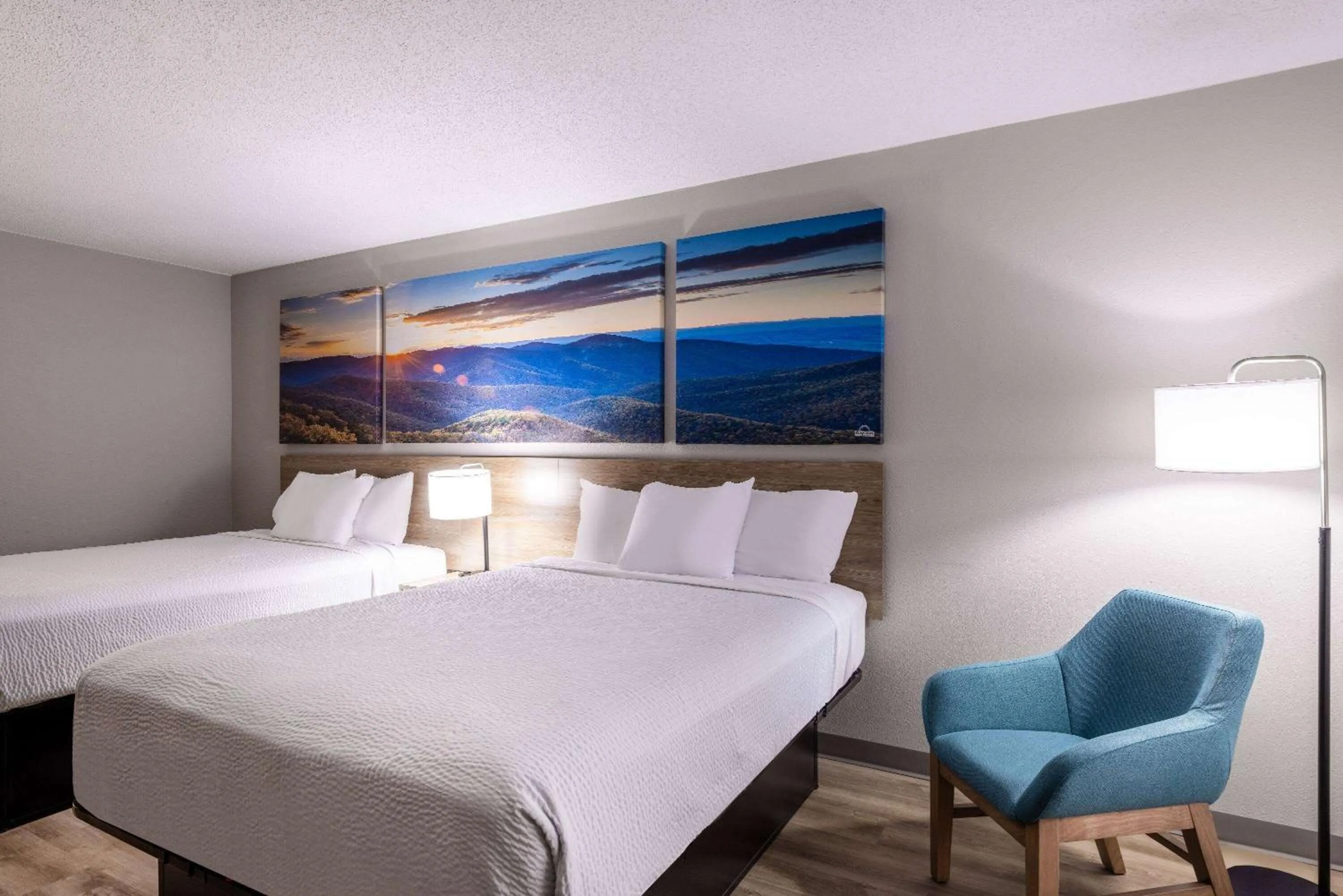 Photo of the whole room, Bed in Days Inn by Wyndham Mooresville Lake Norman