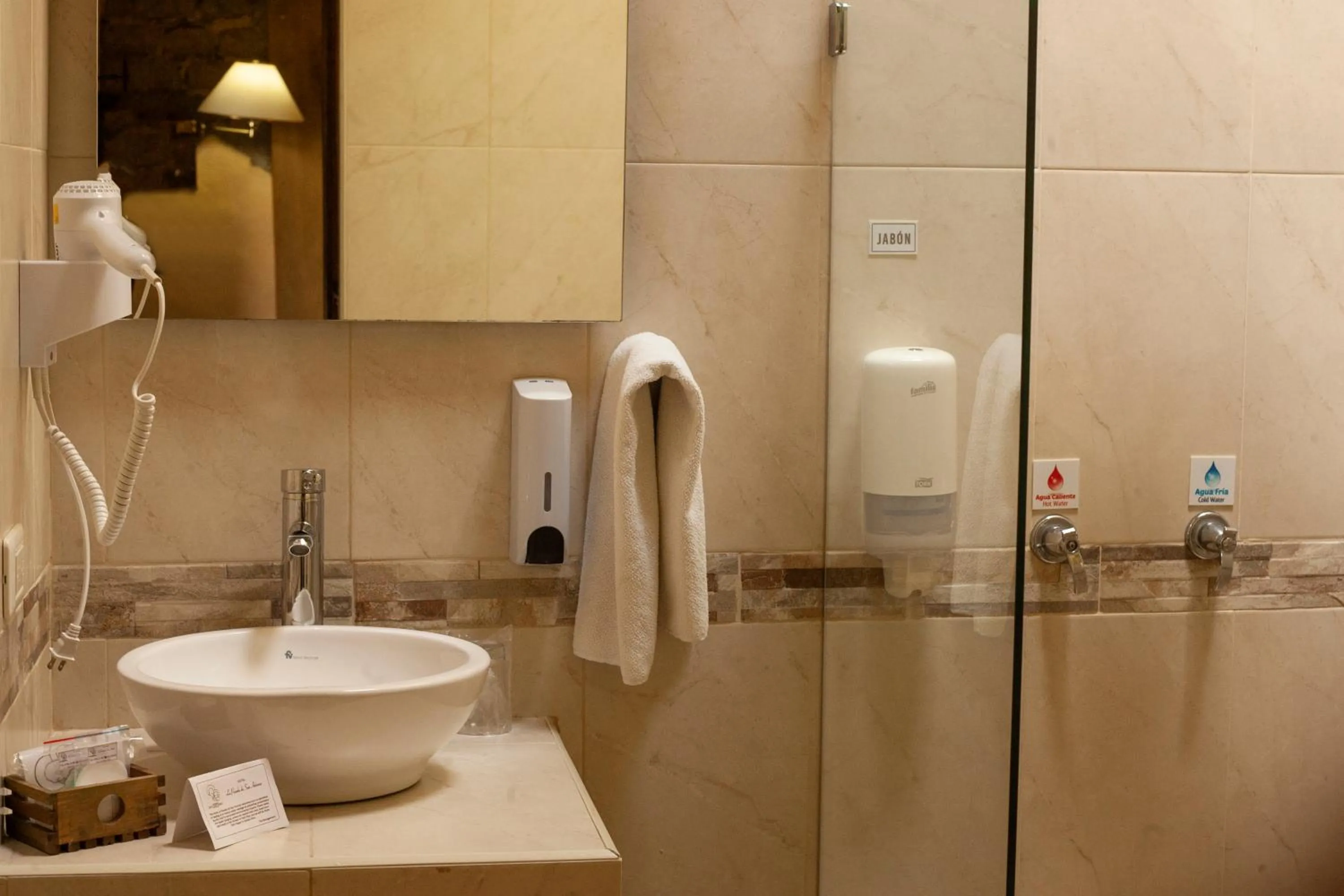 Bathroom in Hotel La Posada de San Antonio