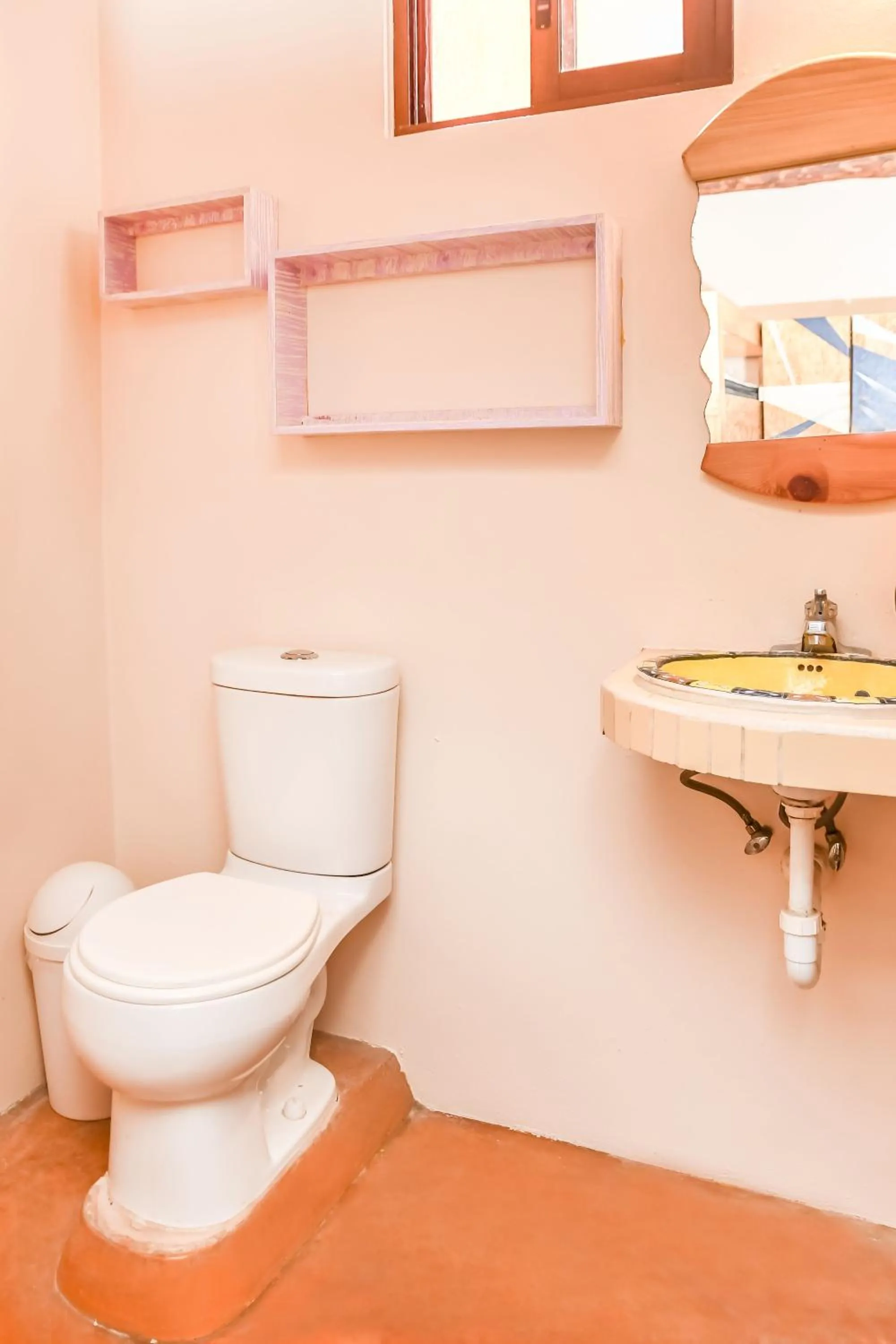 Toilet in Tribu Hostel