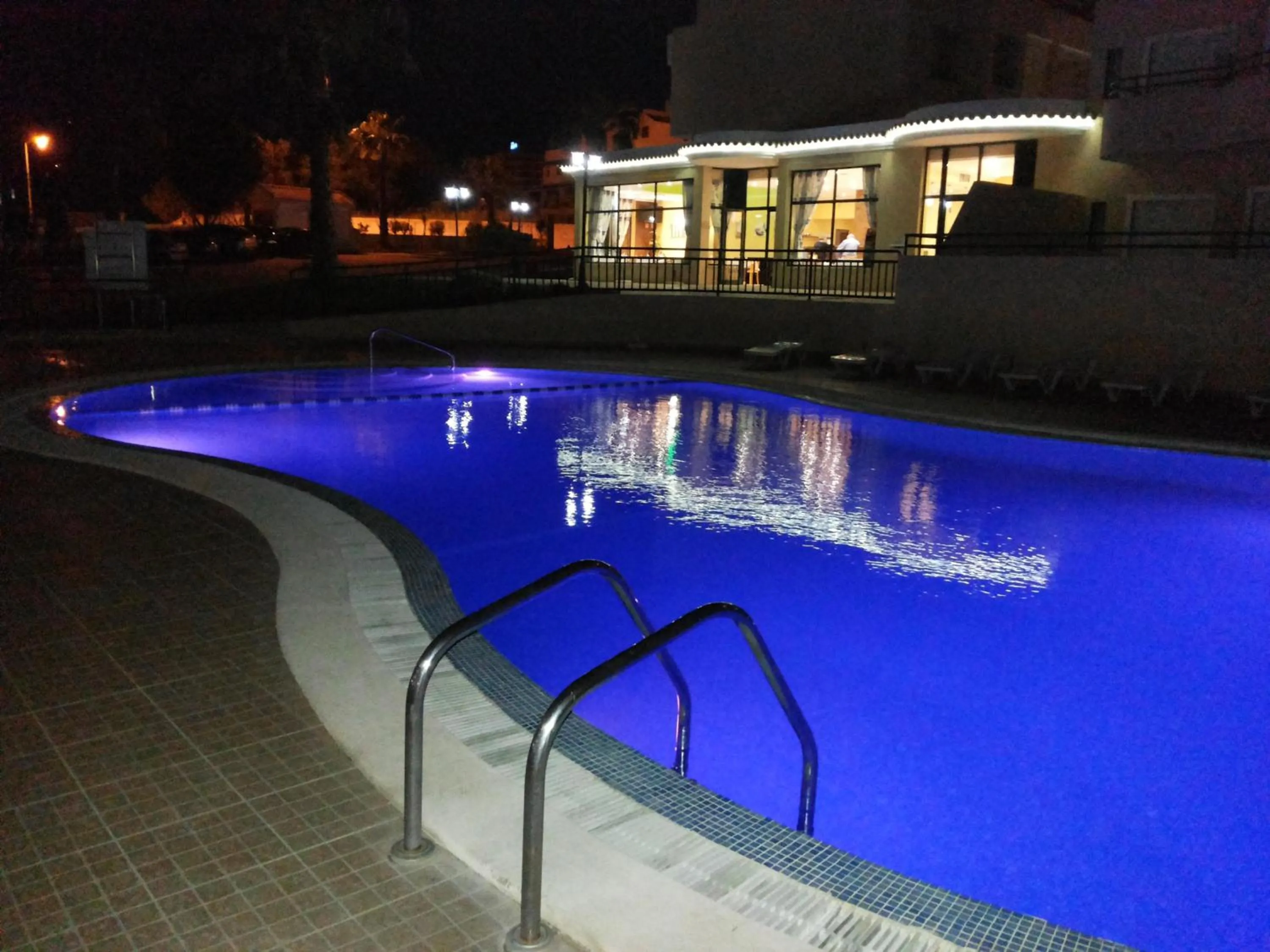 Swimming pool in Plaza Real by Atlantichotels