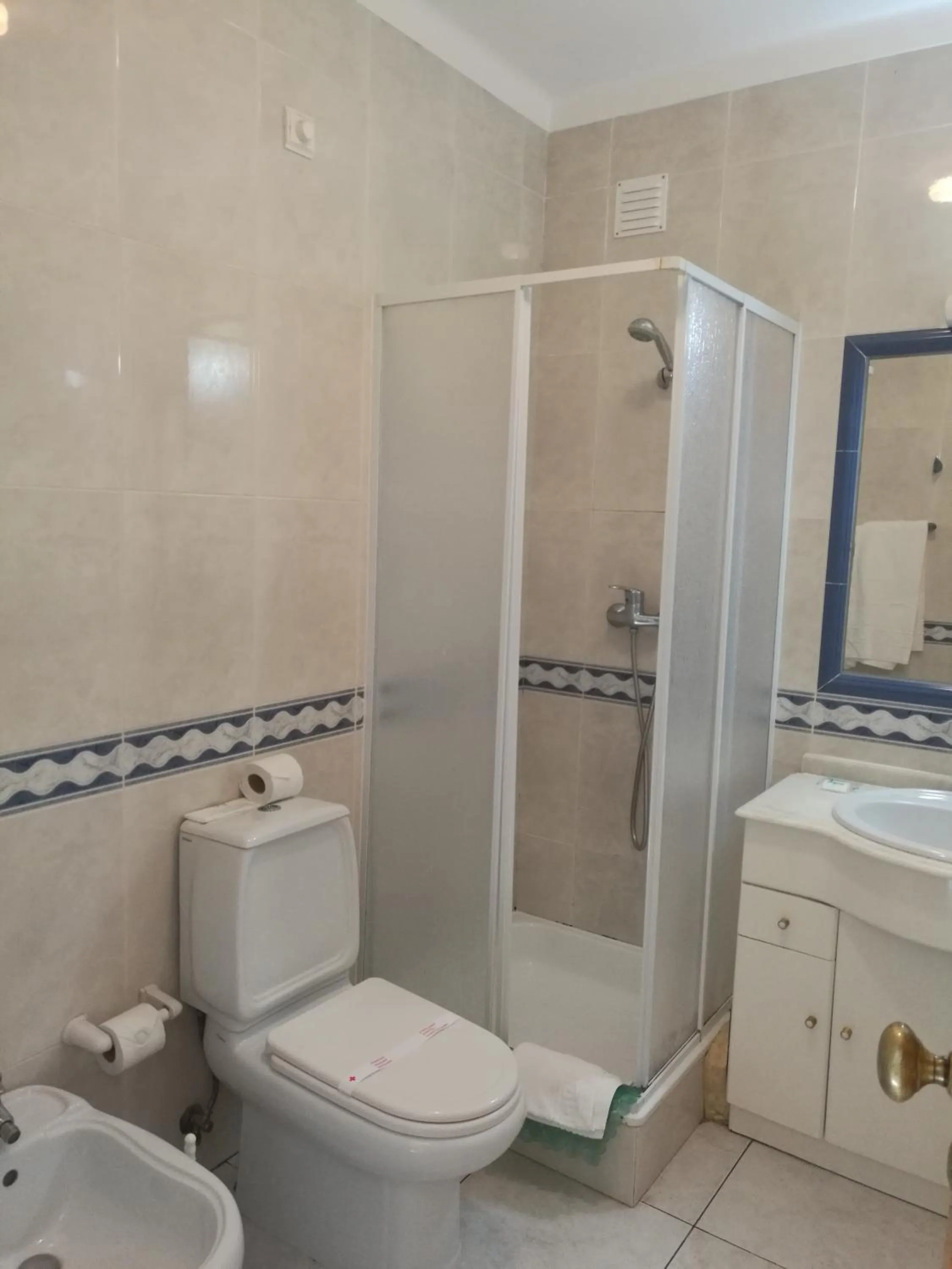 Toilet in Plaza Real by Atlantichotels