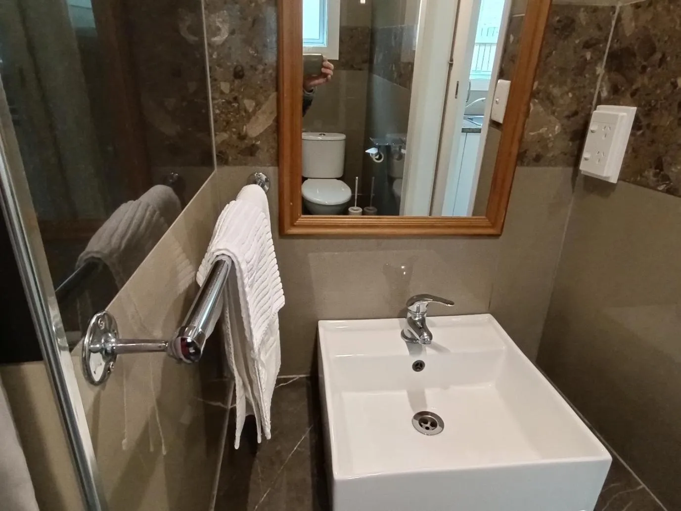 Bathroom in Bayfield Motel and Apartment