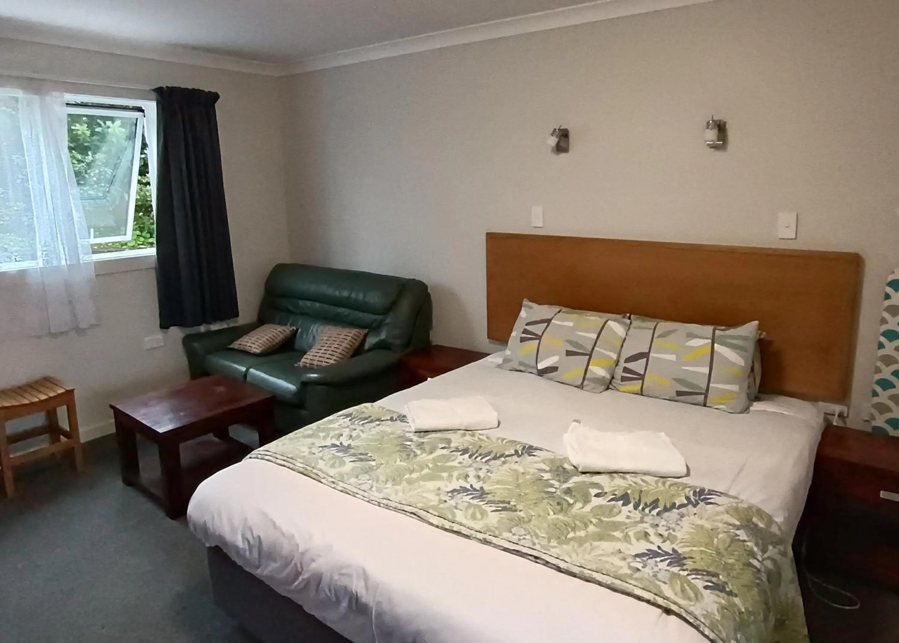 Bed in Bayfield Motel and Apartment