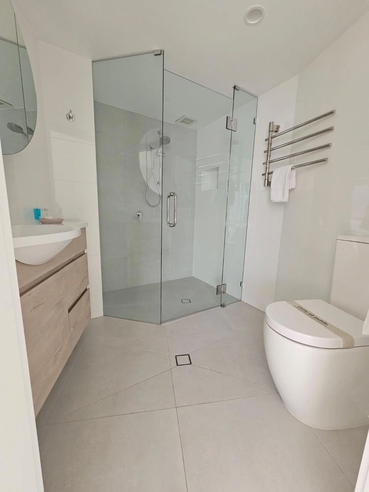 Bathroom in 19th Avenue on the Beach