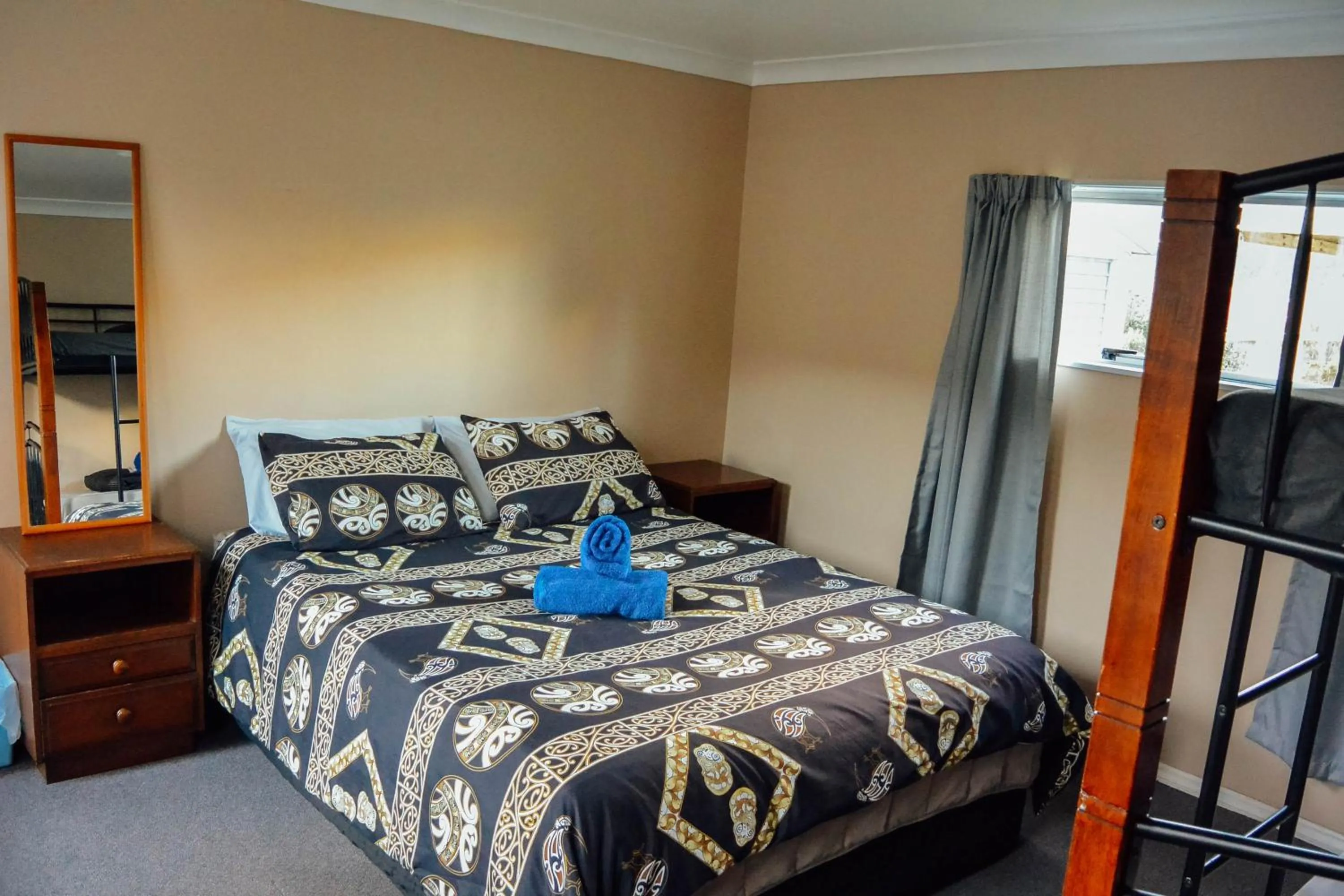 Bedroom, Bed in Blue Moon Lodge