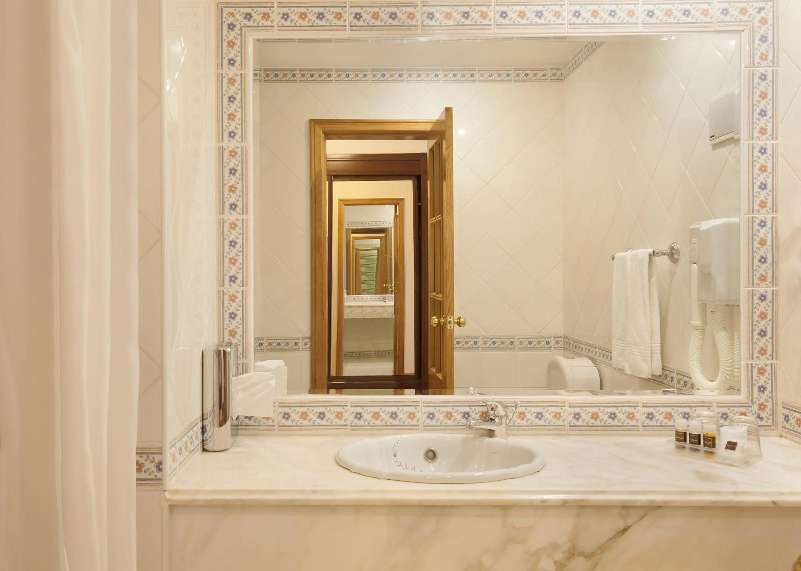 Bathroom in Turim Club Azeitao Hotel