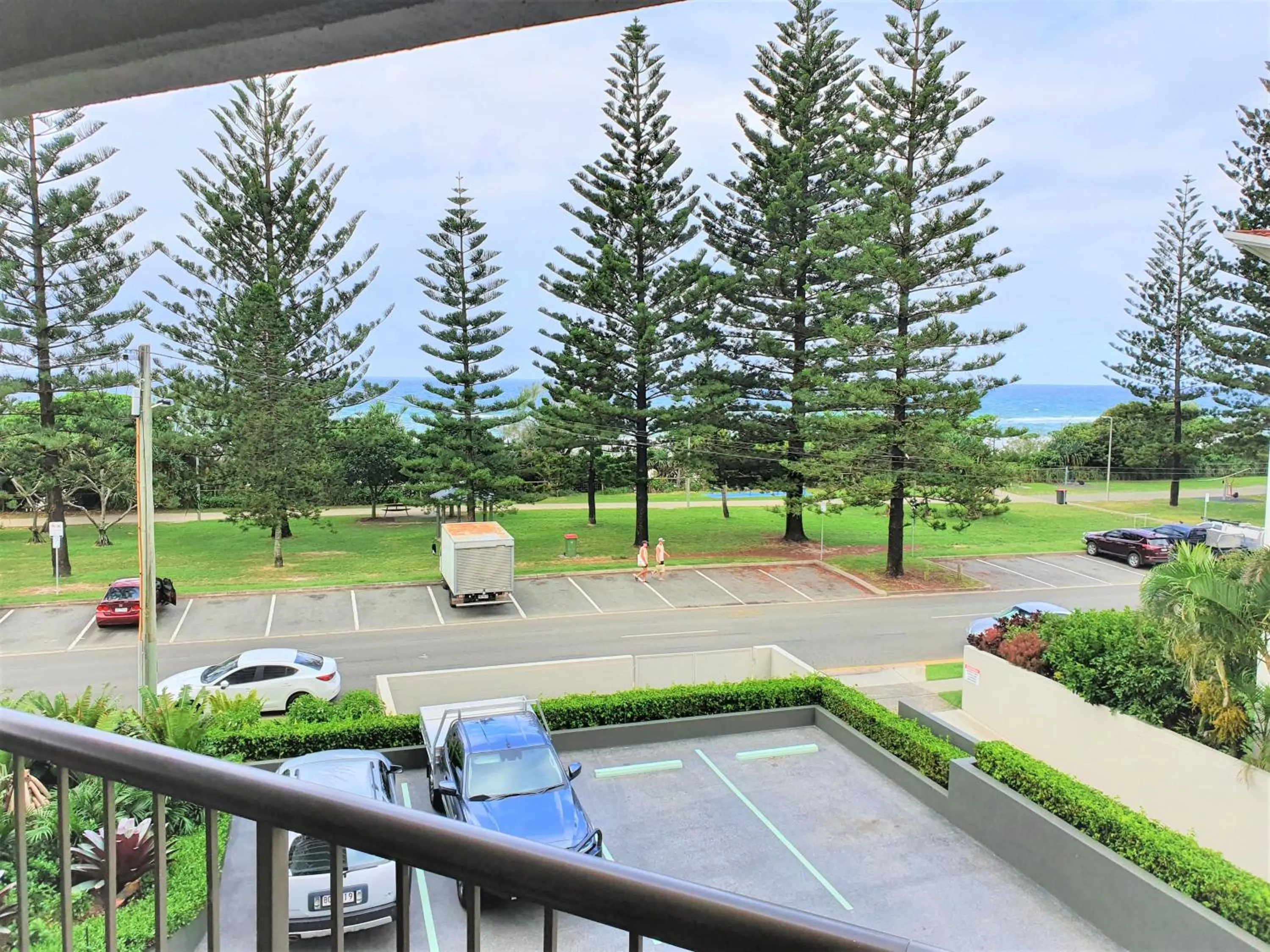 Beach in Burleigh Esplanade Apartments