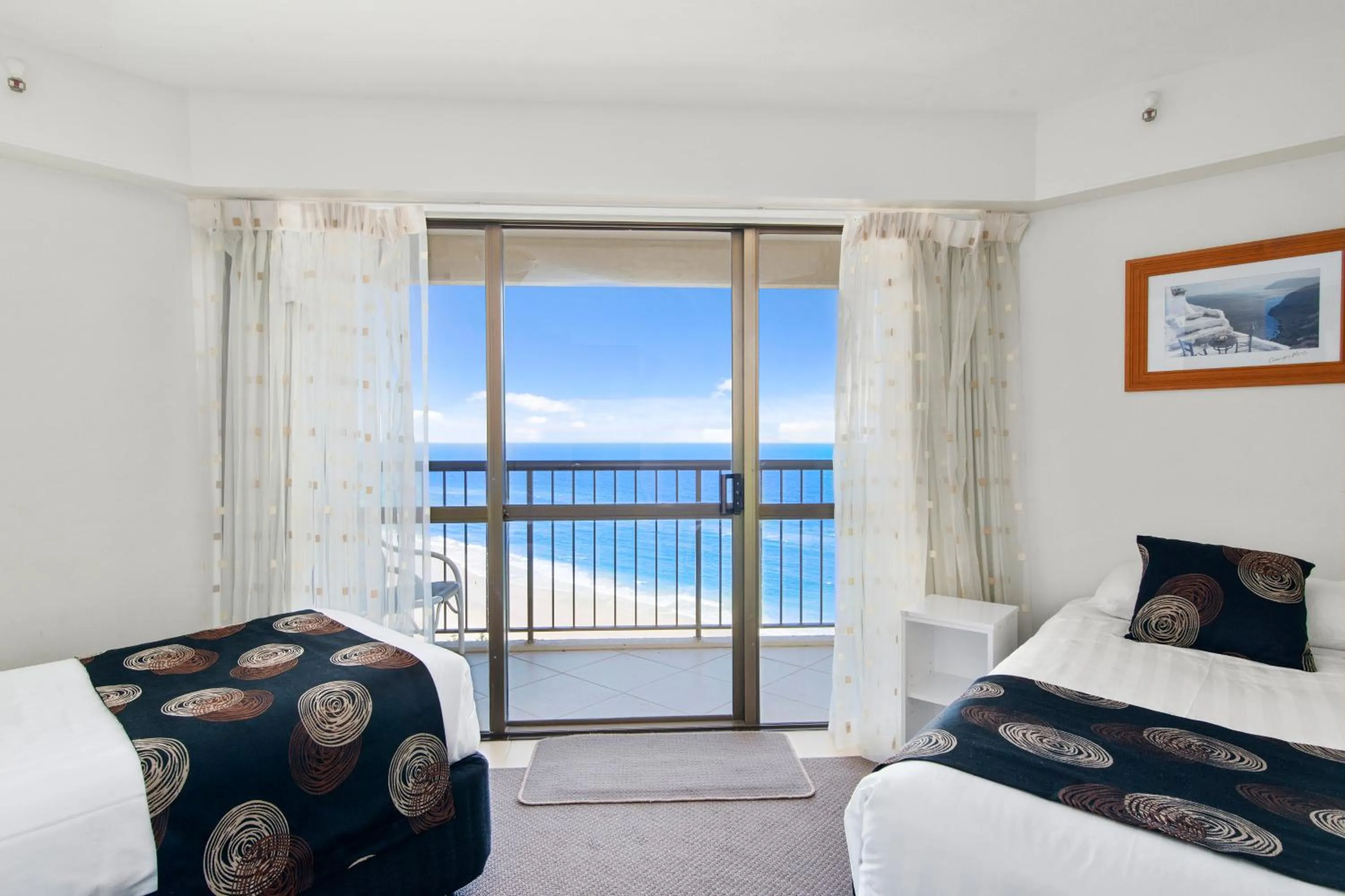 Balcony/Terrace, Bed in Burleigh Esplanade Apartments