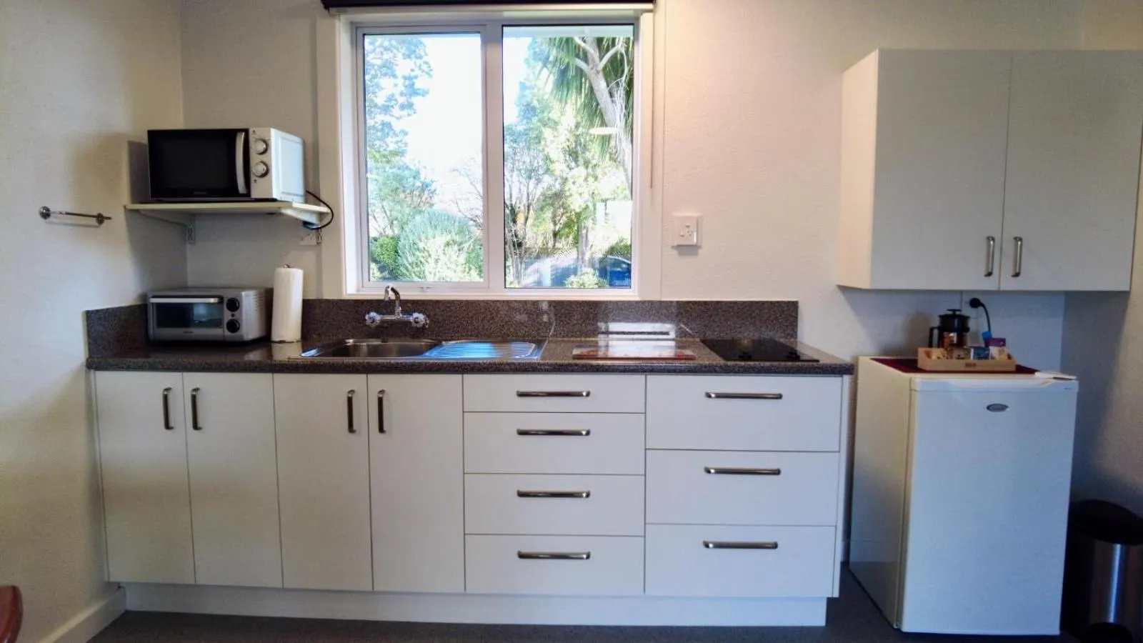 Kitchen or kitchenette in 554 Moana Court Motel