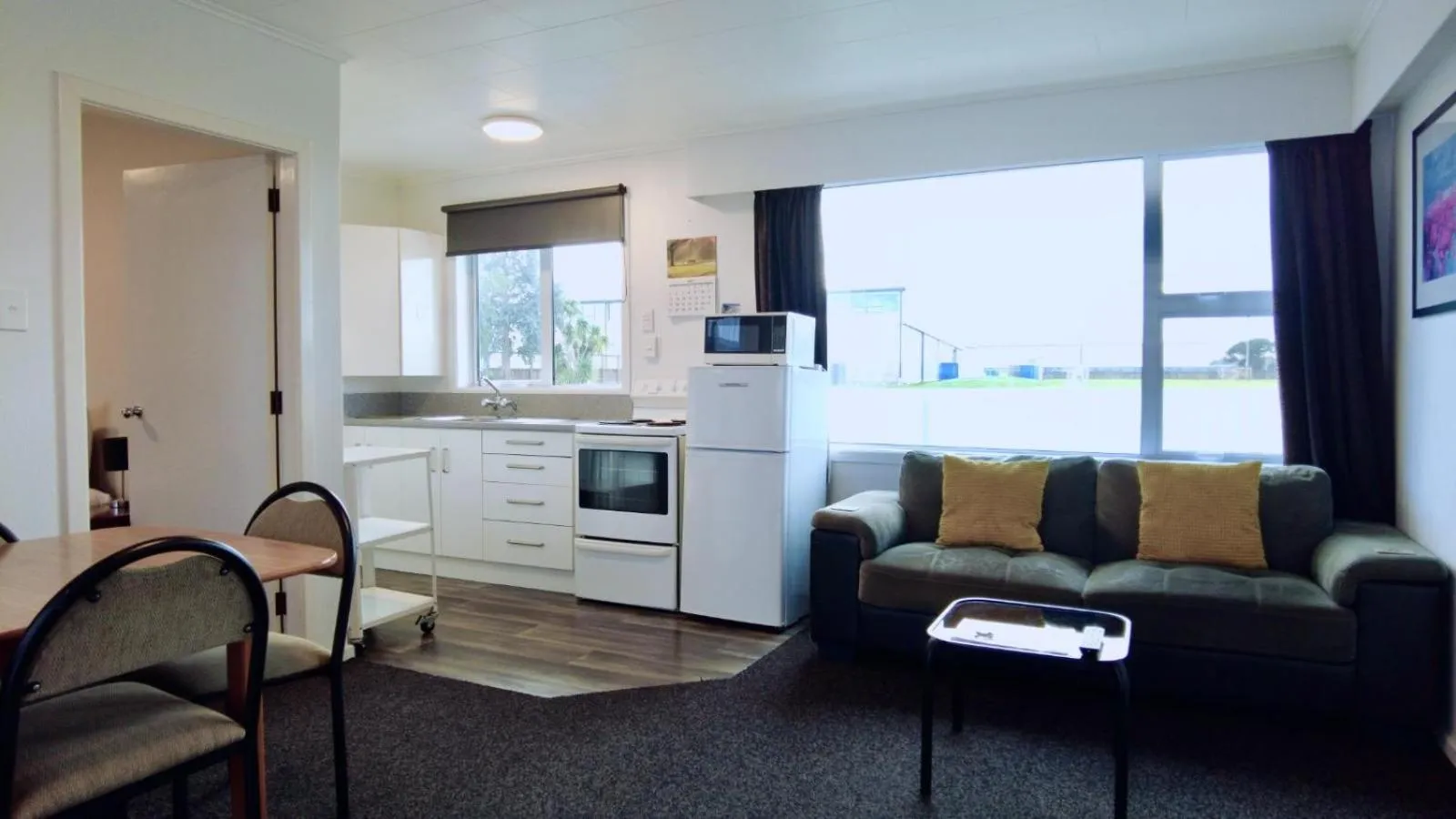 Kitchen or kitchenette in 554 Moana Court Motel