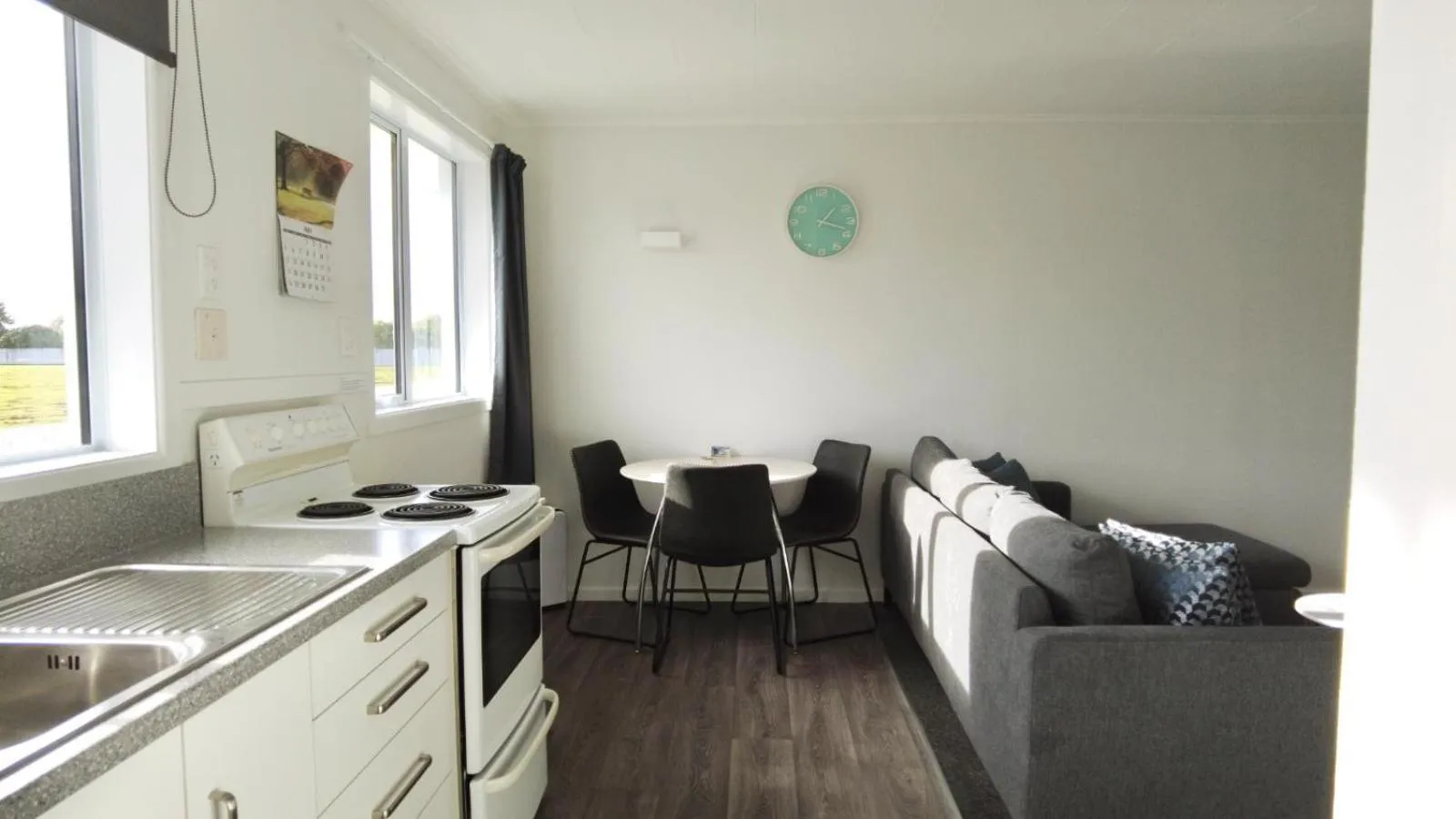 Kitchen or kitchenette in 554 Moana Court Motel