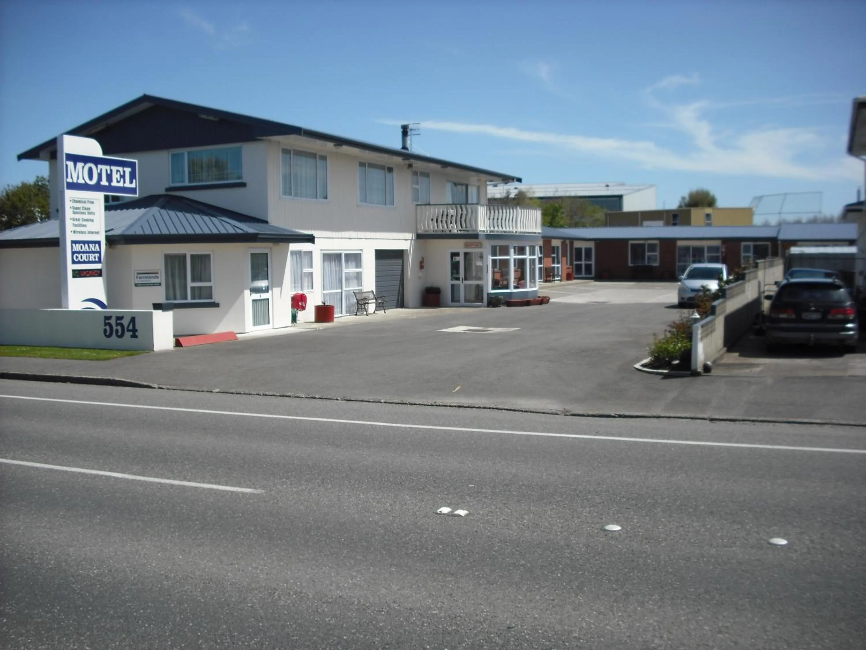 Property building in 554 Moana Court Motel