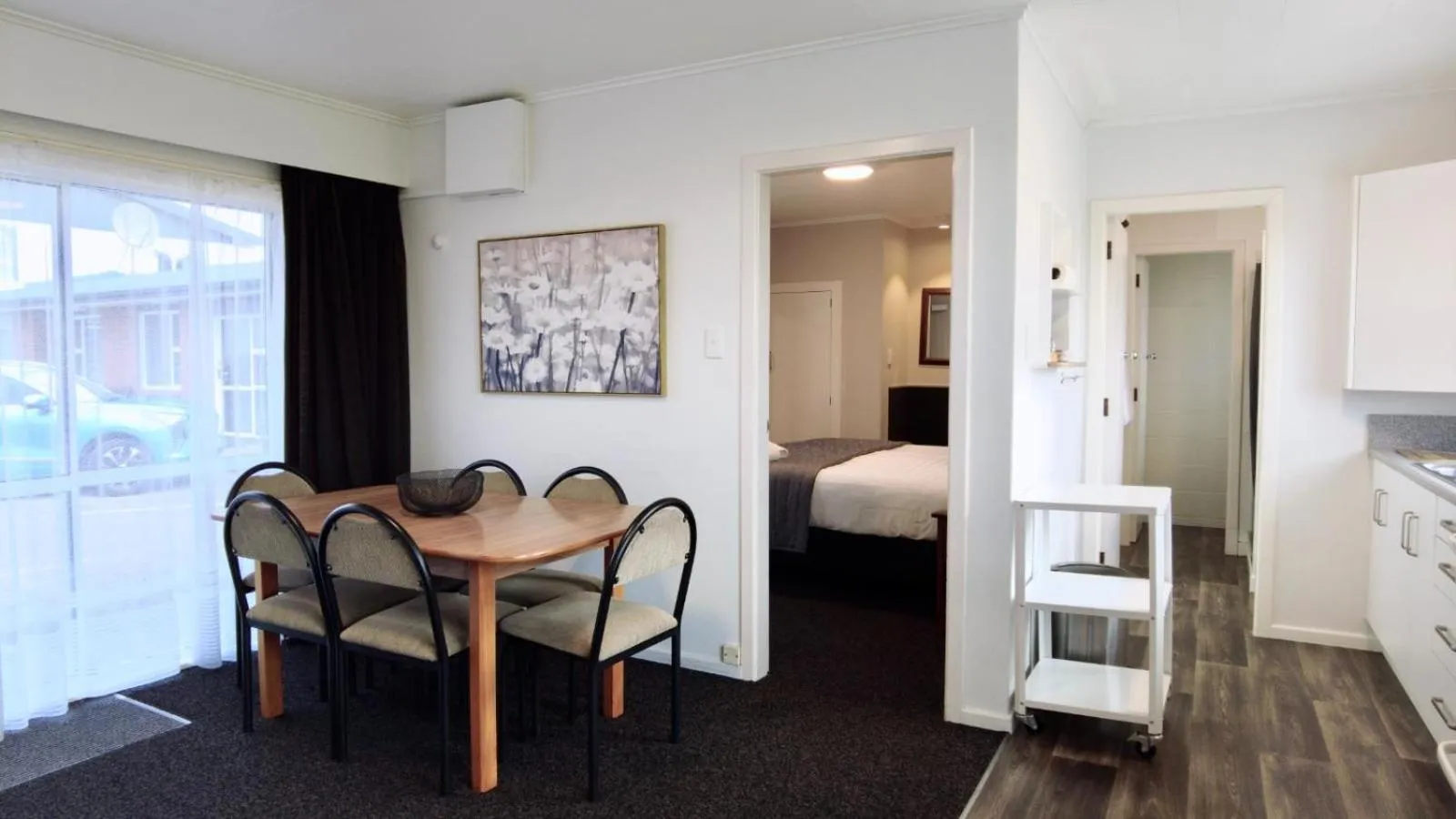 Photo of the whole room, Bed in 554 Moana Court Motel