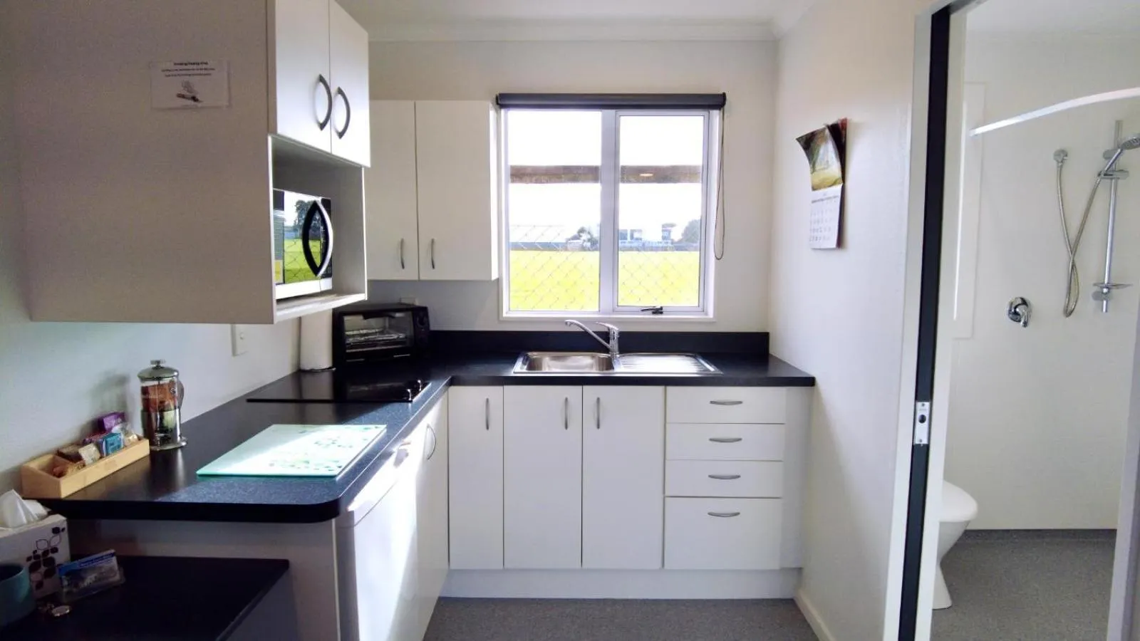 Kitchen or kitchenette in 554 Moana Court Motel