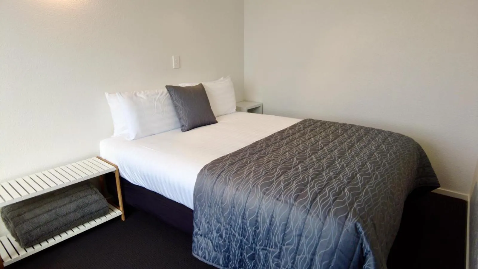 Bedroom, Bed in 554 Moana Court Motel