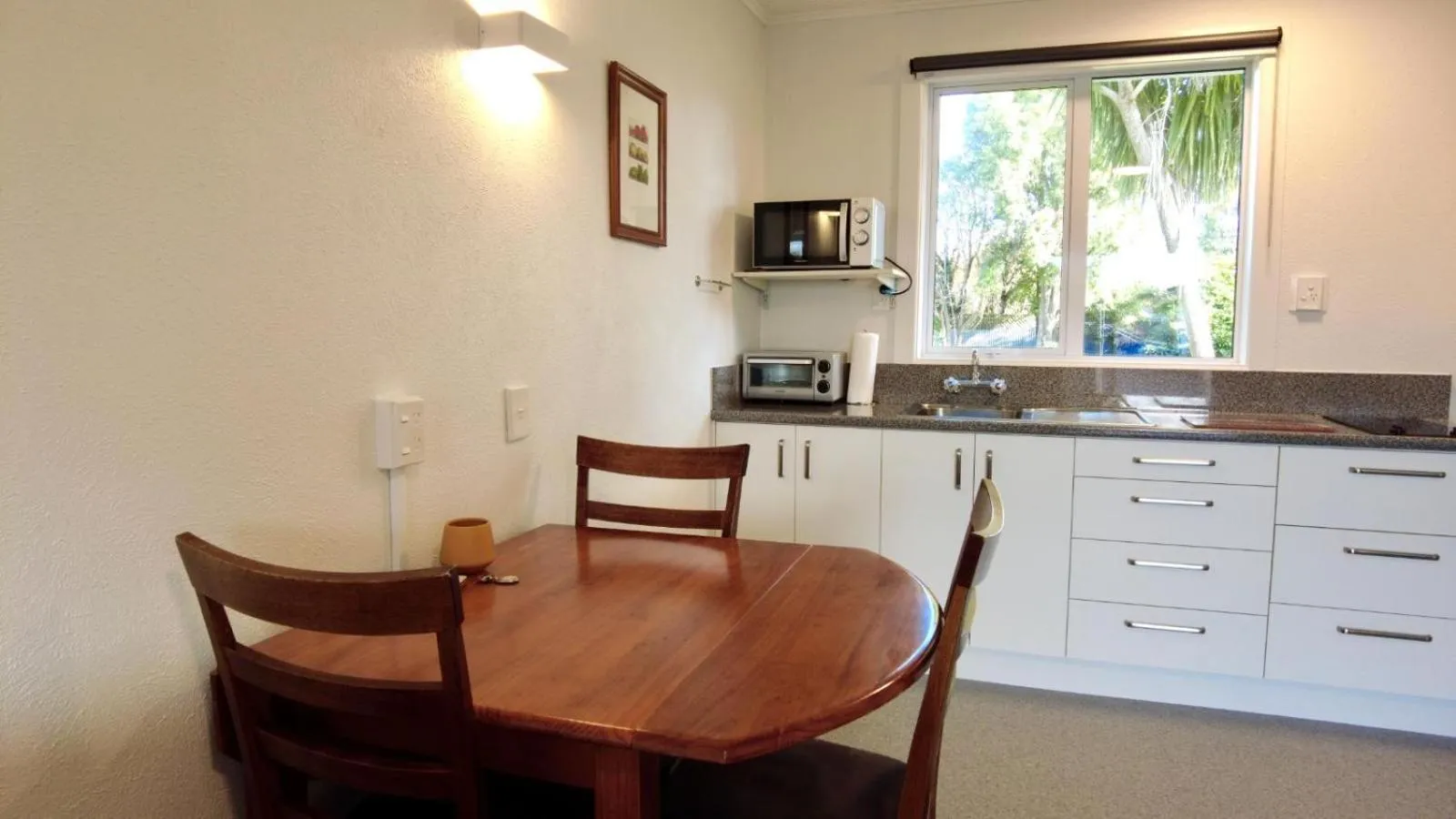 Kitchen or kitchenette in 554 Moana Court Motel