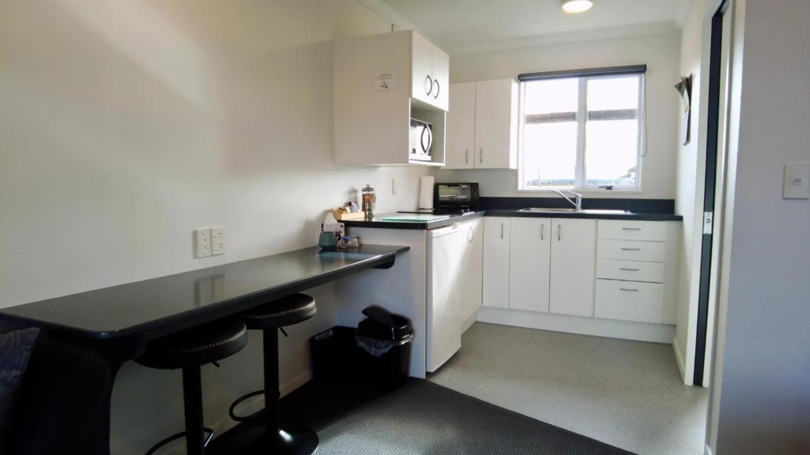 Kitchen or kitchenette in 554 Moana Court Motel