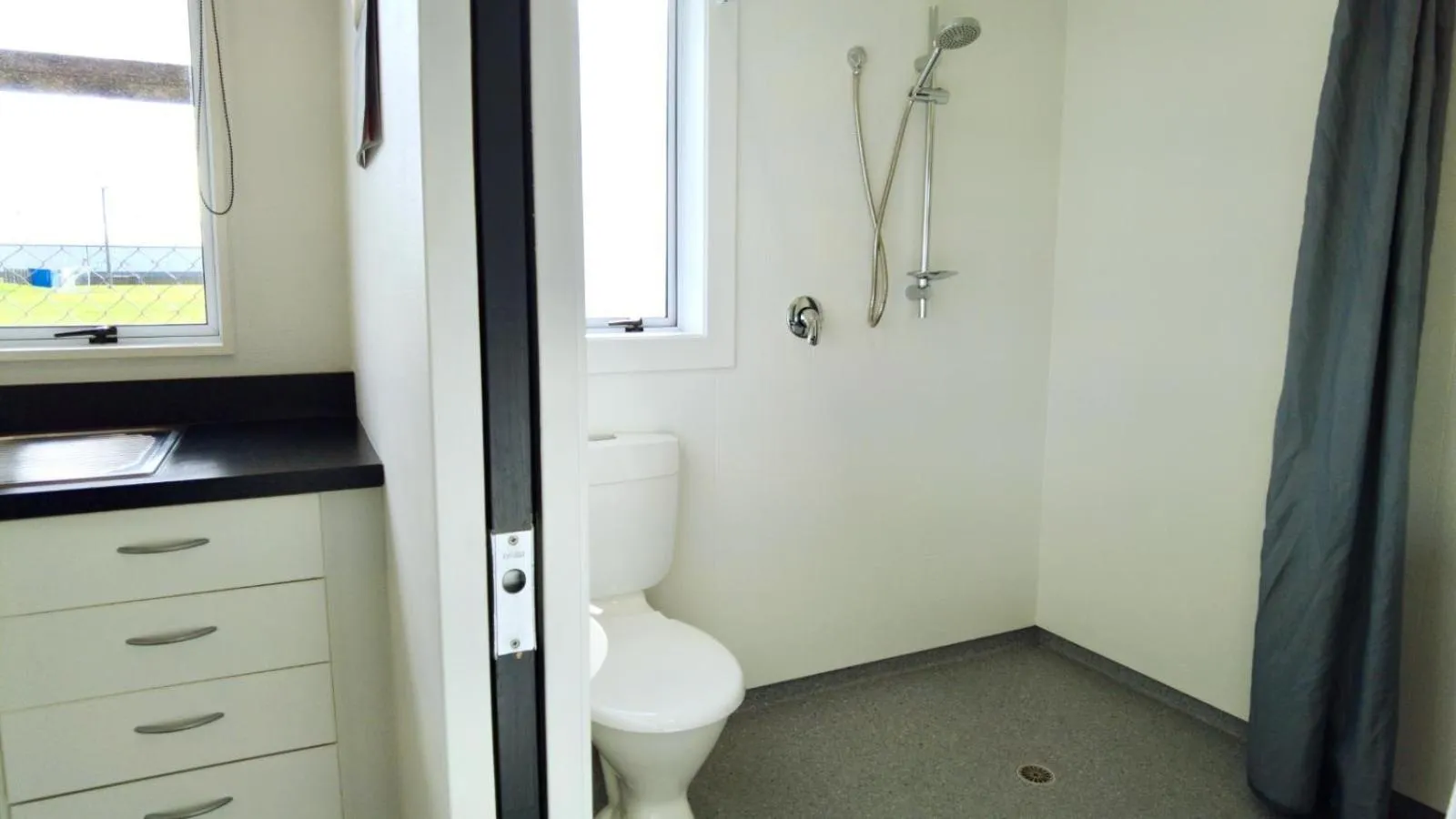 Shower in 554 Moana Court Motel