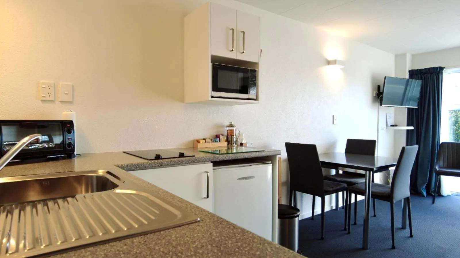 Kitchen or kitchenette in 554 Moana Court Motel