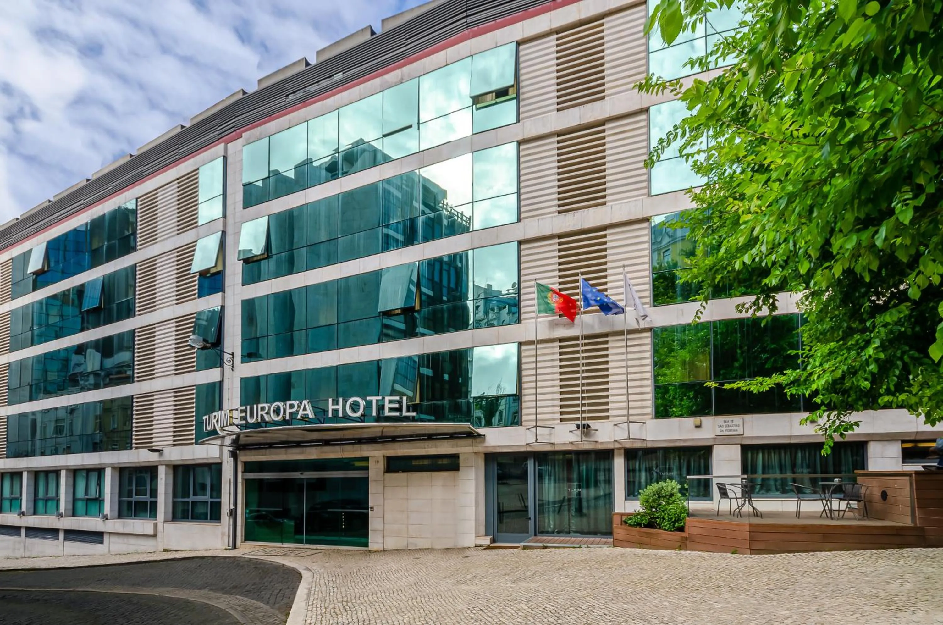 Facade/entrance in TURIM Europa Hotel