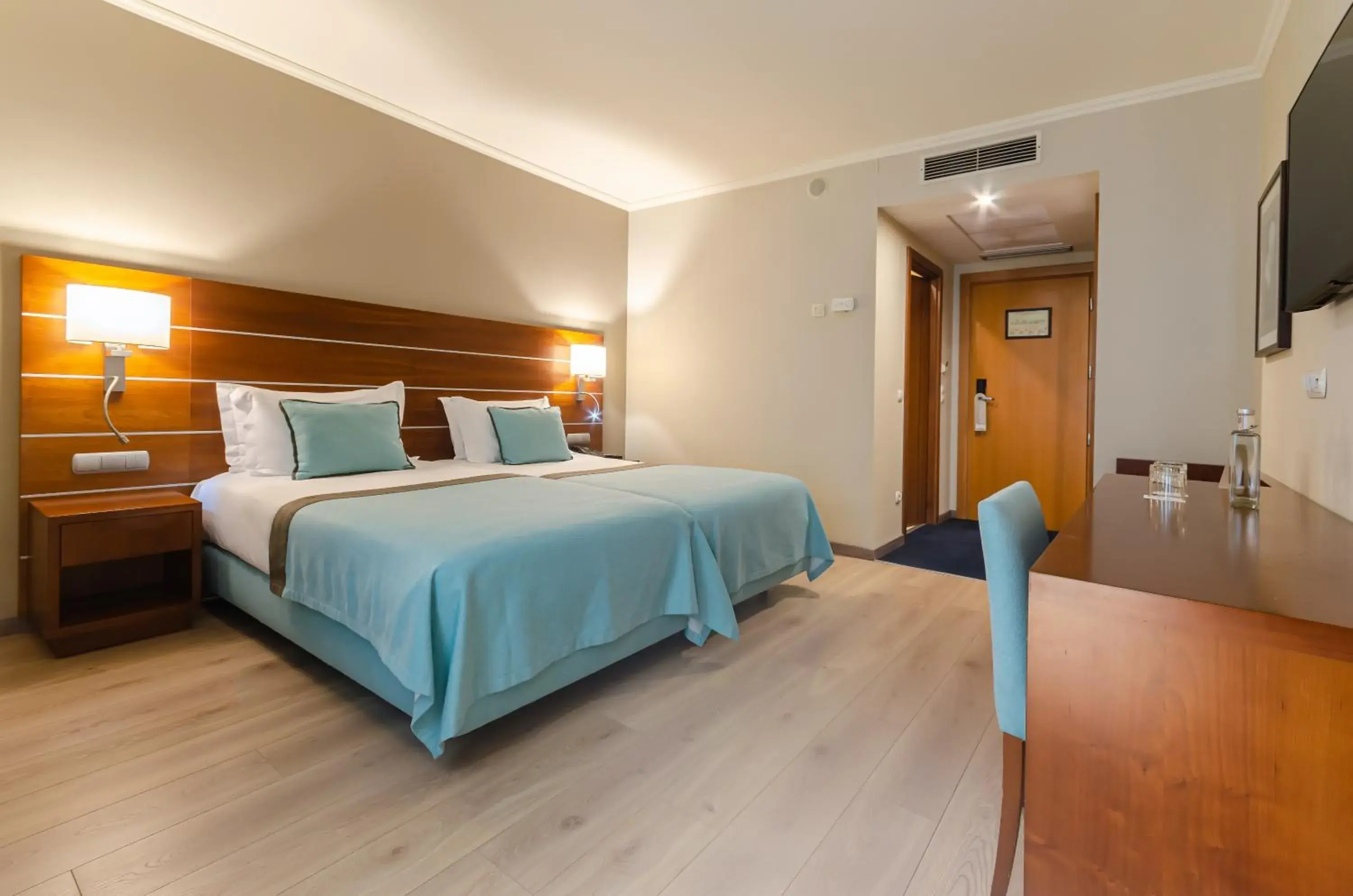 TV and multimedia, Bed in TURIM Europa Hotel TV and multimedia, Bed in TURIM Europa Hotel