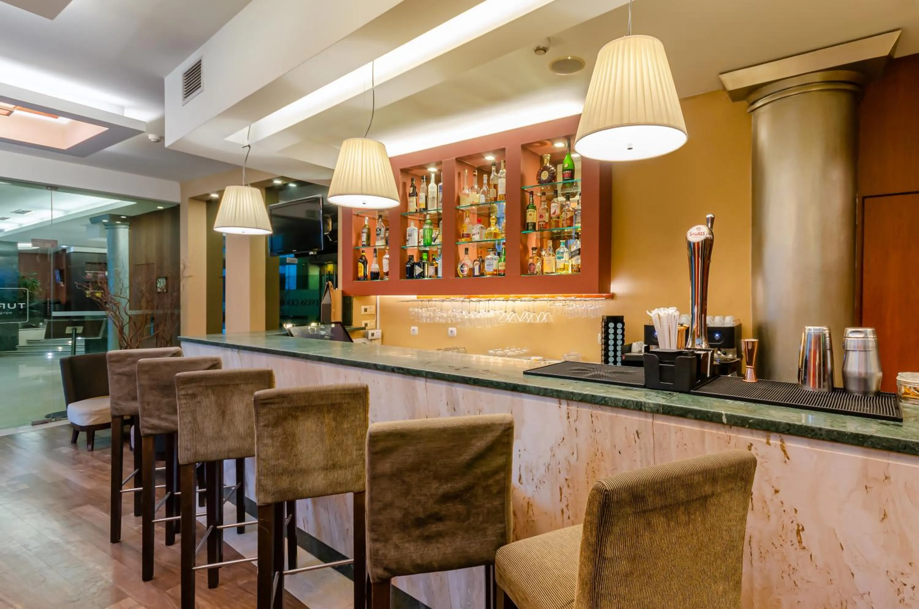 Lounge or bar in TURIM Europa Hotel