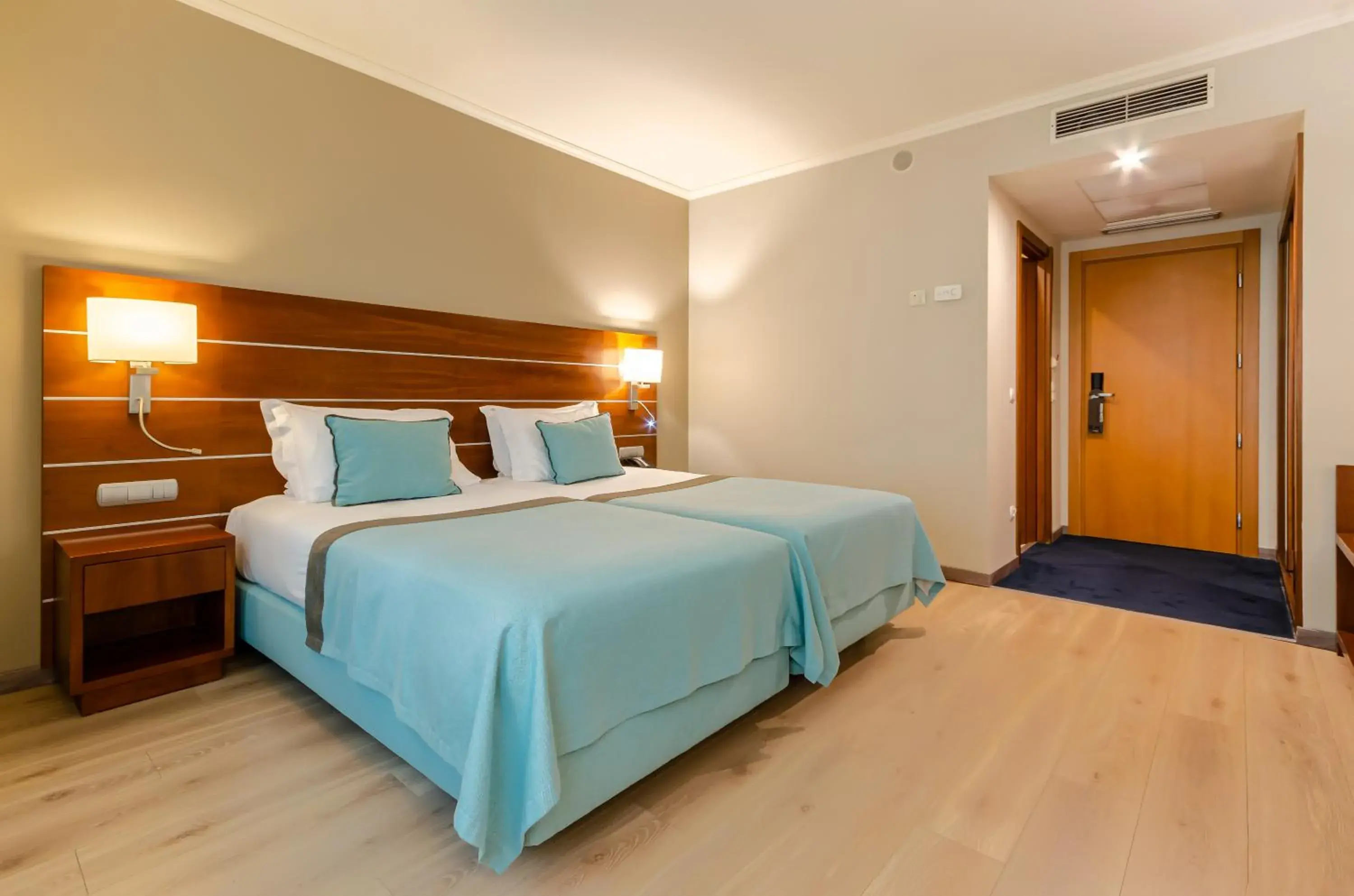 TV and multimedia, Bed in TURIM Europa Hotel TV and multimedia, Bed in TURIM Europa Hotel