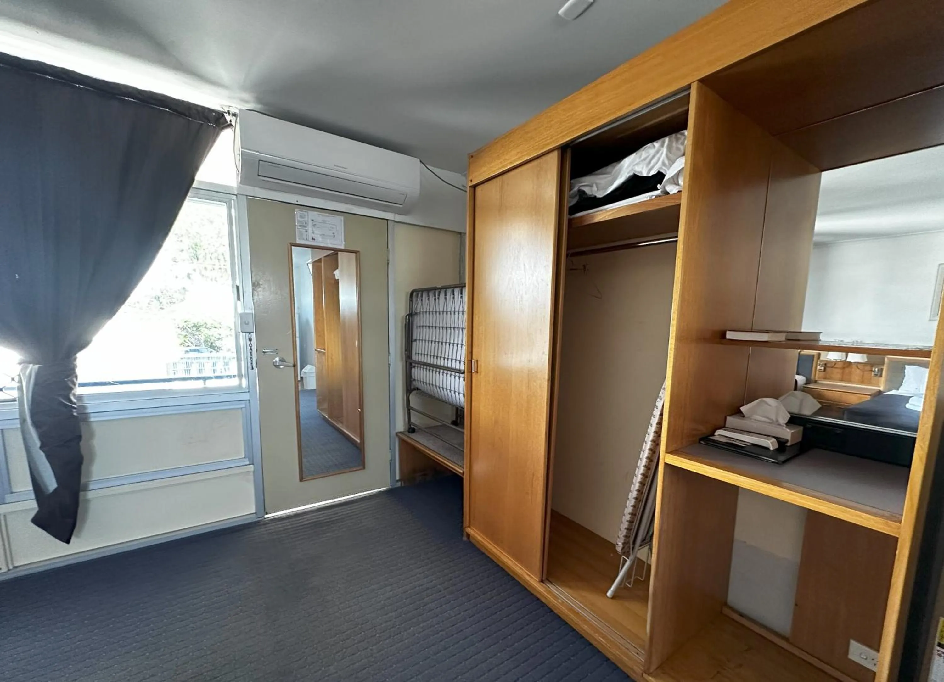 wardrobe in The Q Motel Rockhampton