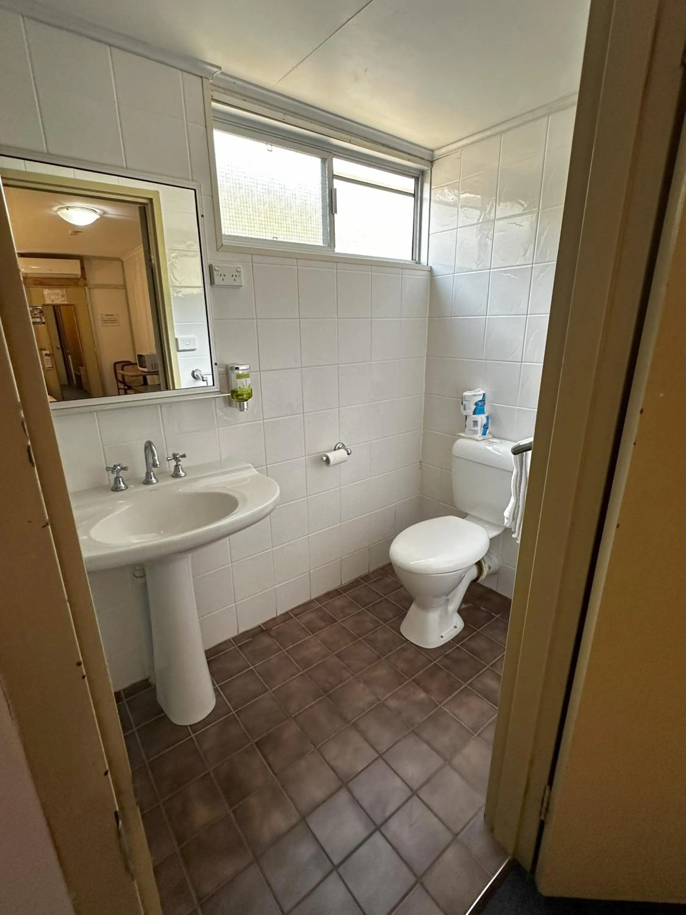 Toilet in The Q Motel Rockhampton