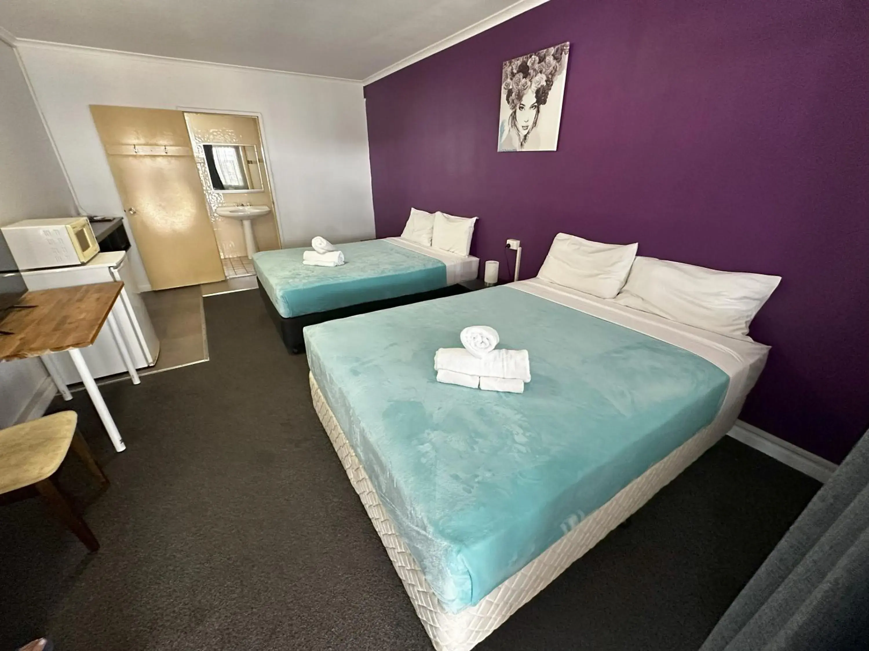 2 Queen Deluxe (Ground Floor) in The Q Motel Rockhampton 2 Queen Deluxe (Ground Floor) in The Q Motel Rockhampton