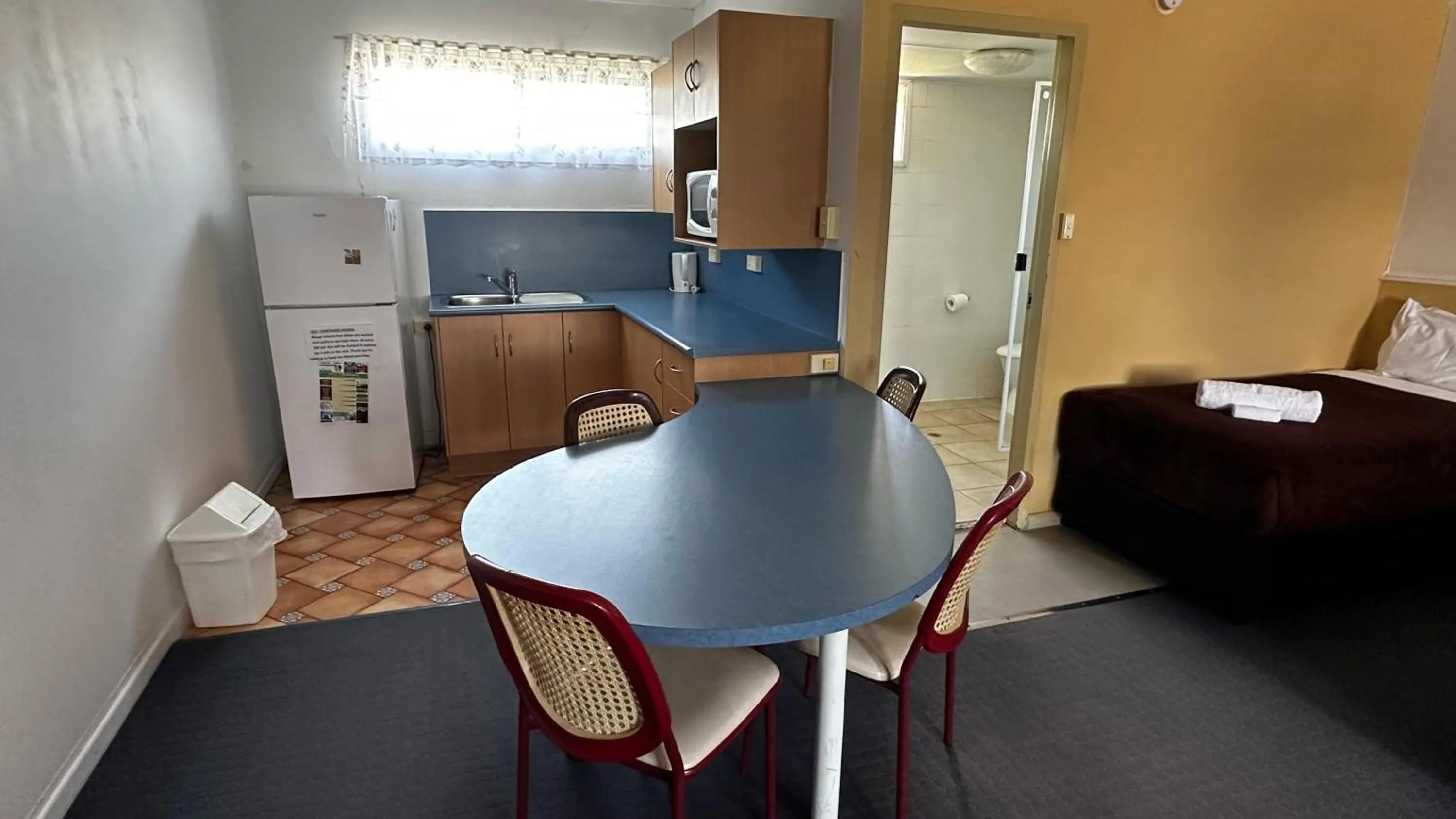 Kitchen or kitchenette in The Q Motel Rockhampton