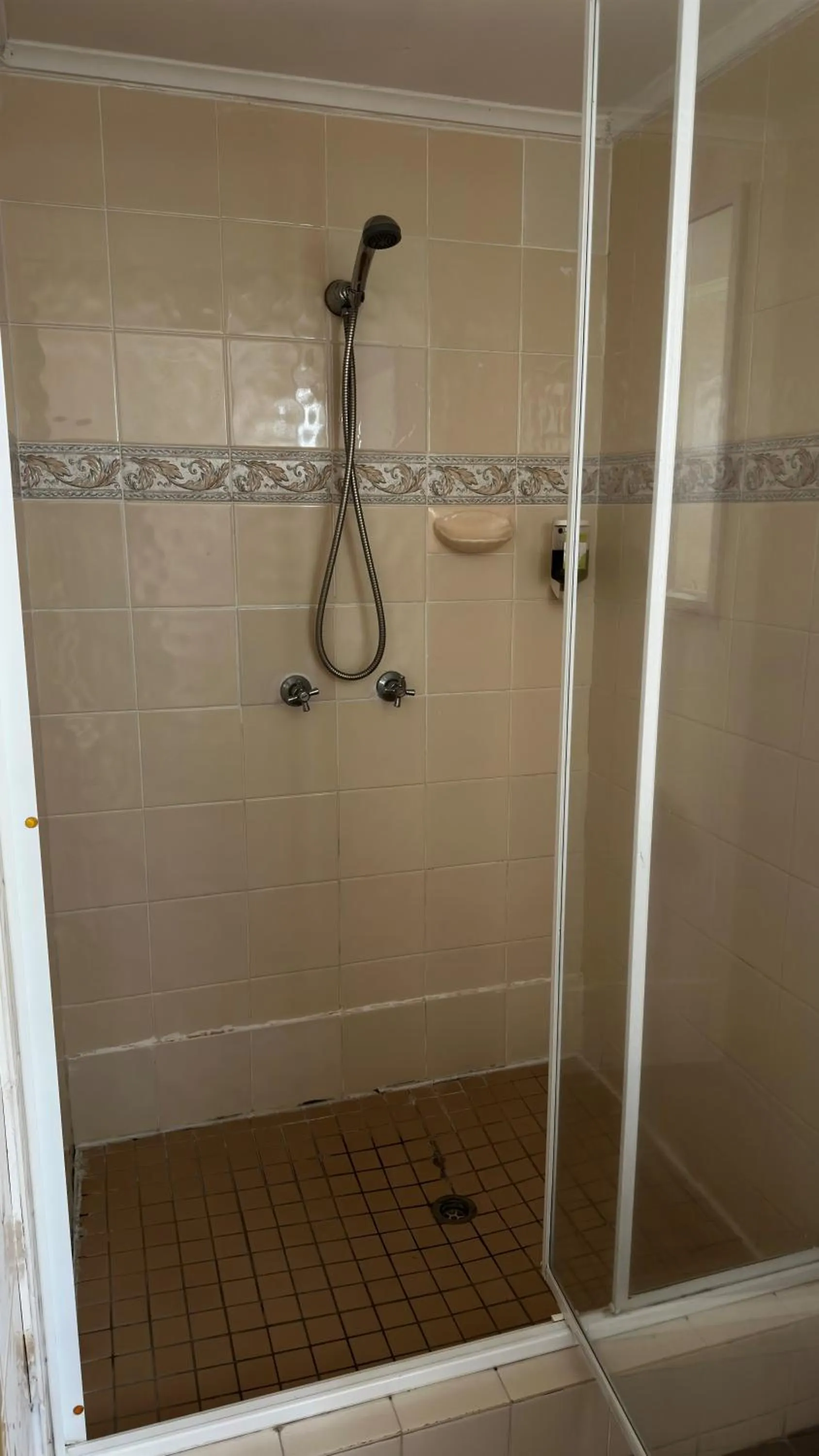 Shower in The Q Motel Rockhampton