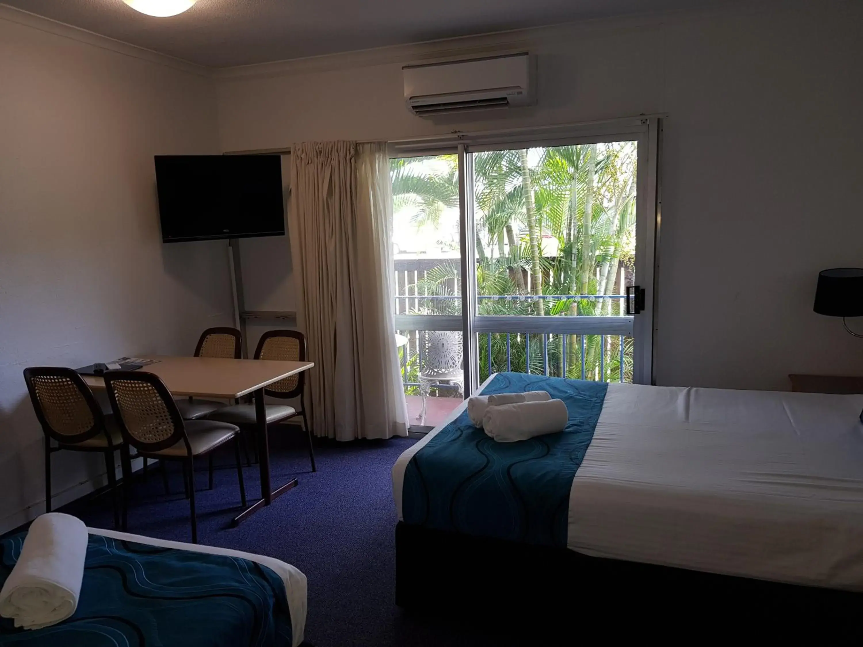 Bed in The Q Motel Rockhampton Bed in The Q Motel Rockhampton