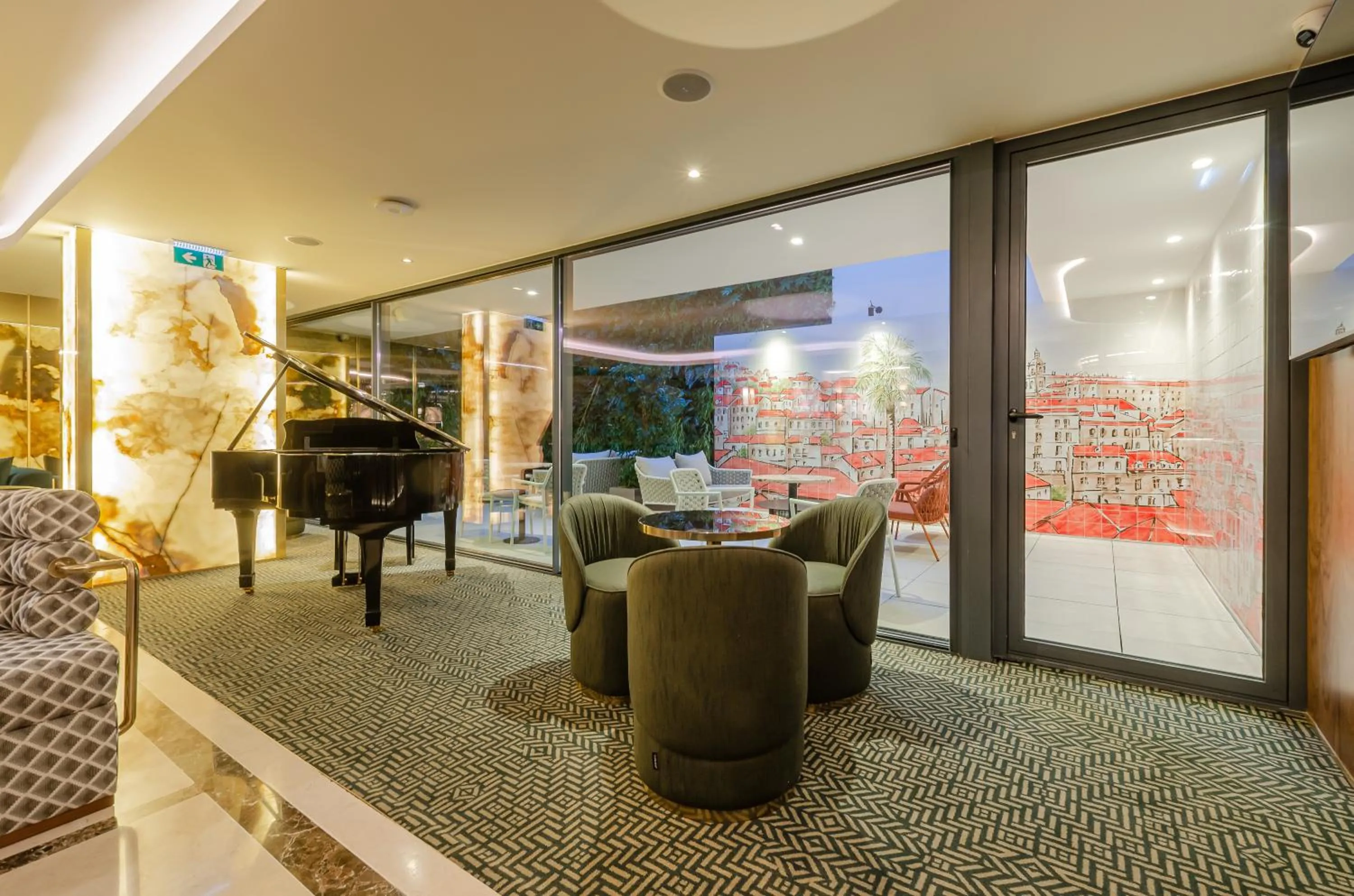 Lounge or bar in TURIM Lisboa Hotel