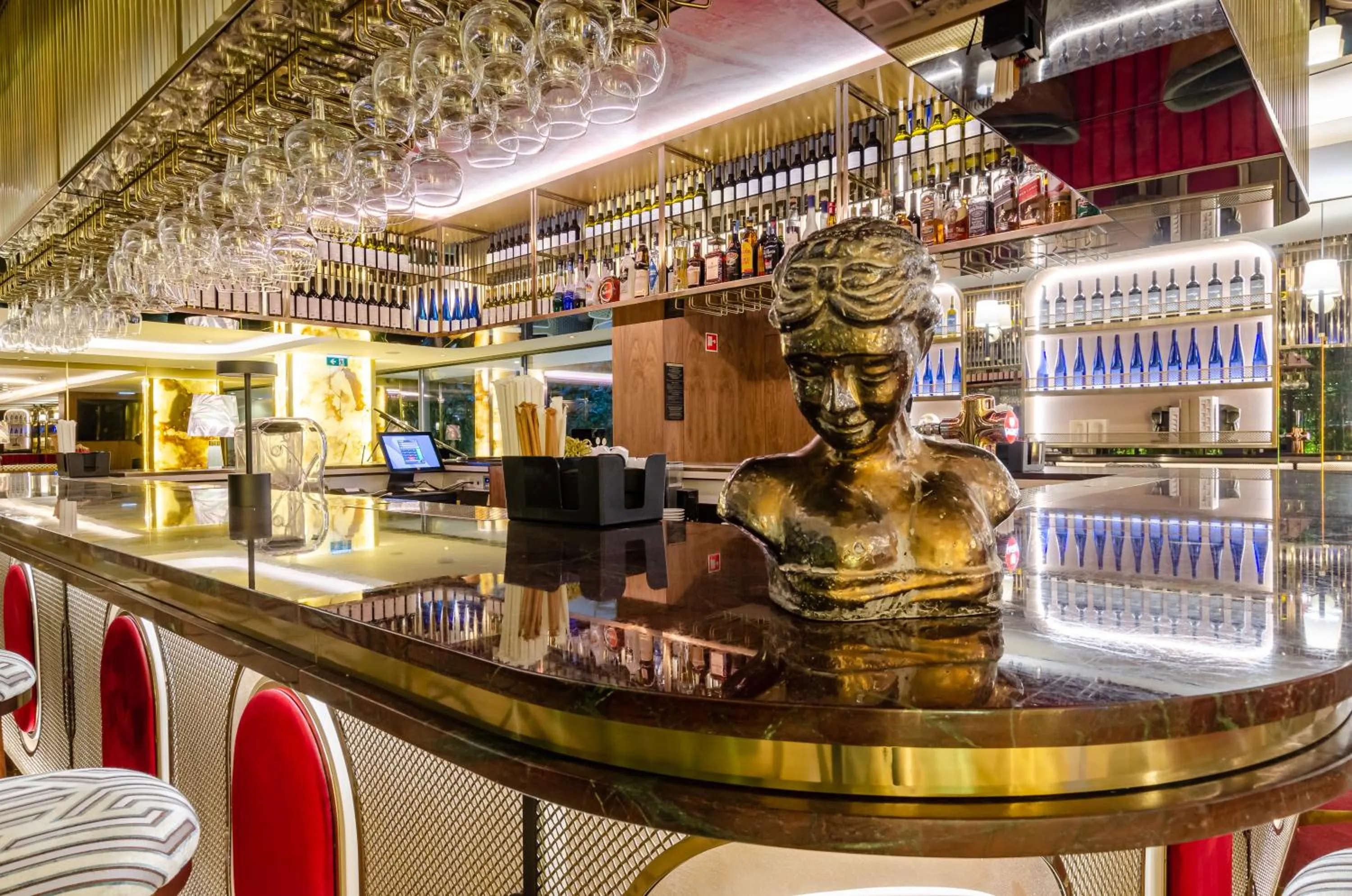 Lounge or bar in TURIM Lisboa Hotel