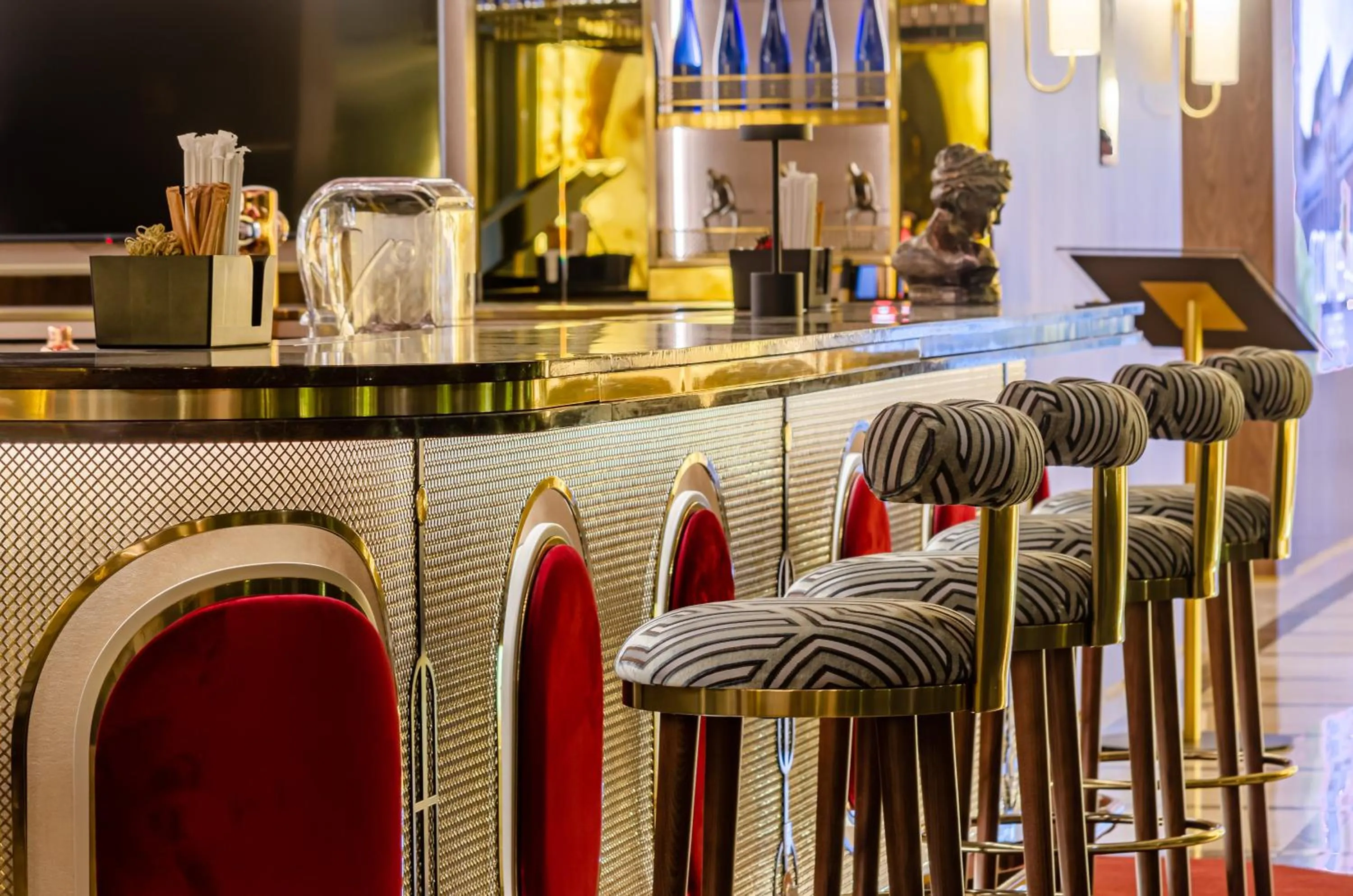 Lounge or bar in TURIM Lisboa Hotel