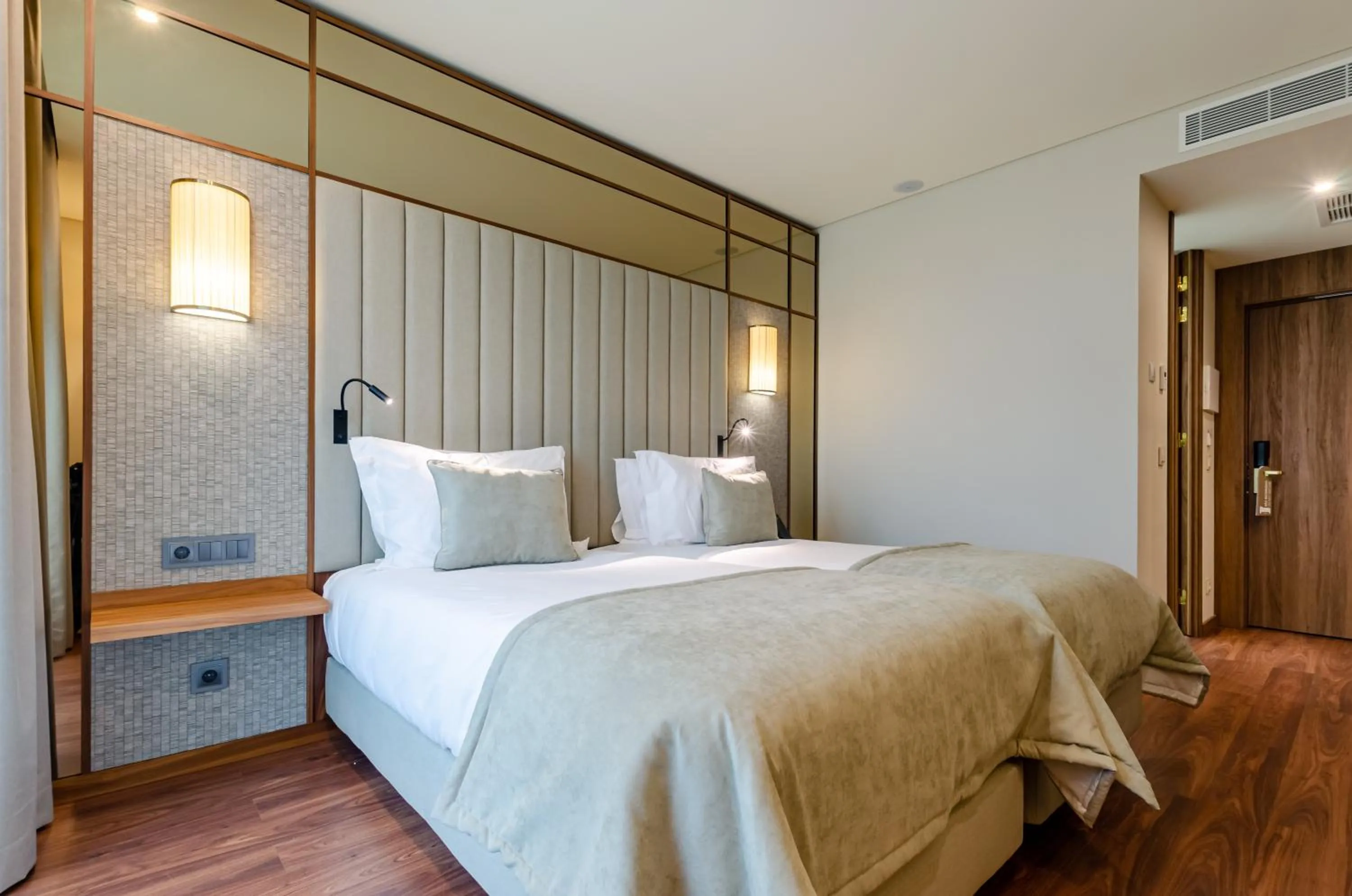 Bedroom, Bed in TURIM Lisboa Hotel