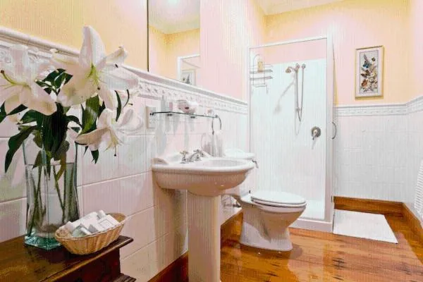 Bathroom in McHardy Lodge
