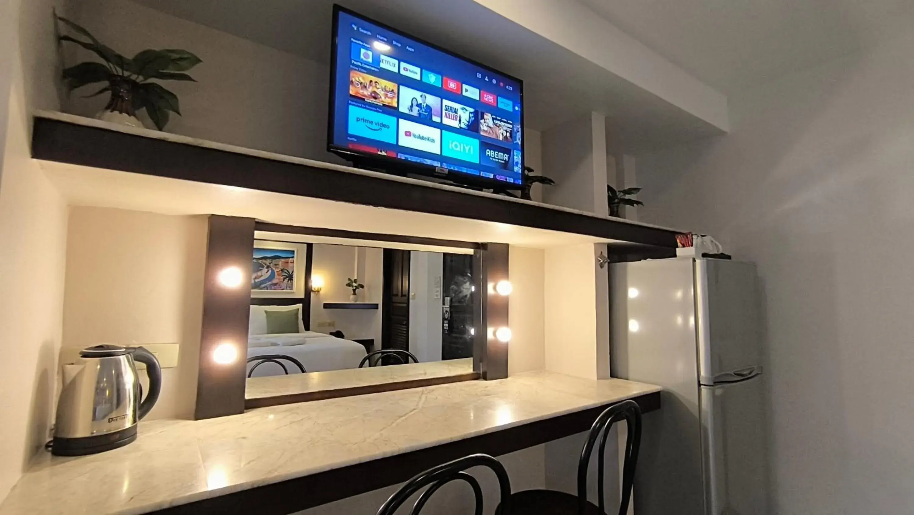 TV and multimedia, Bed in Paradise Inn TV and multimedia, Bed in Paradise Inn